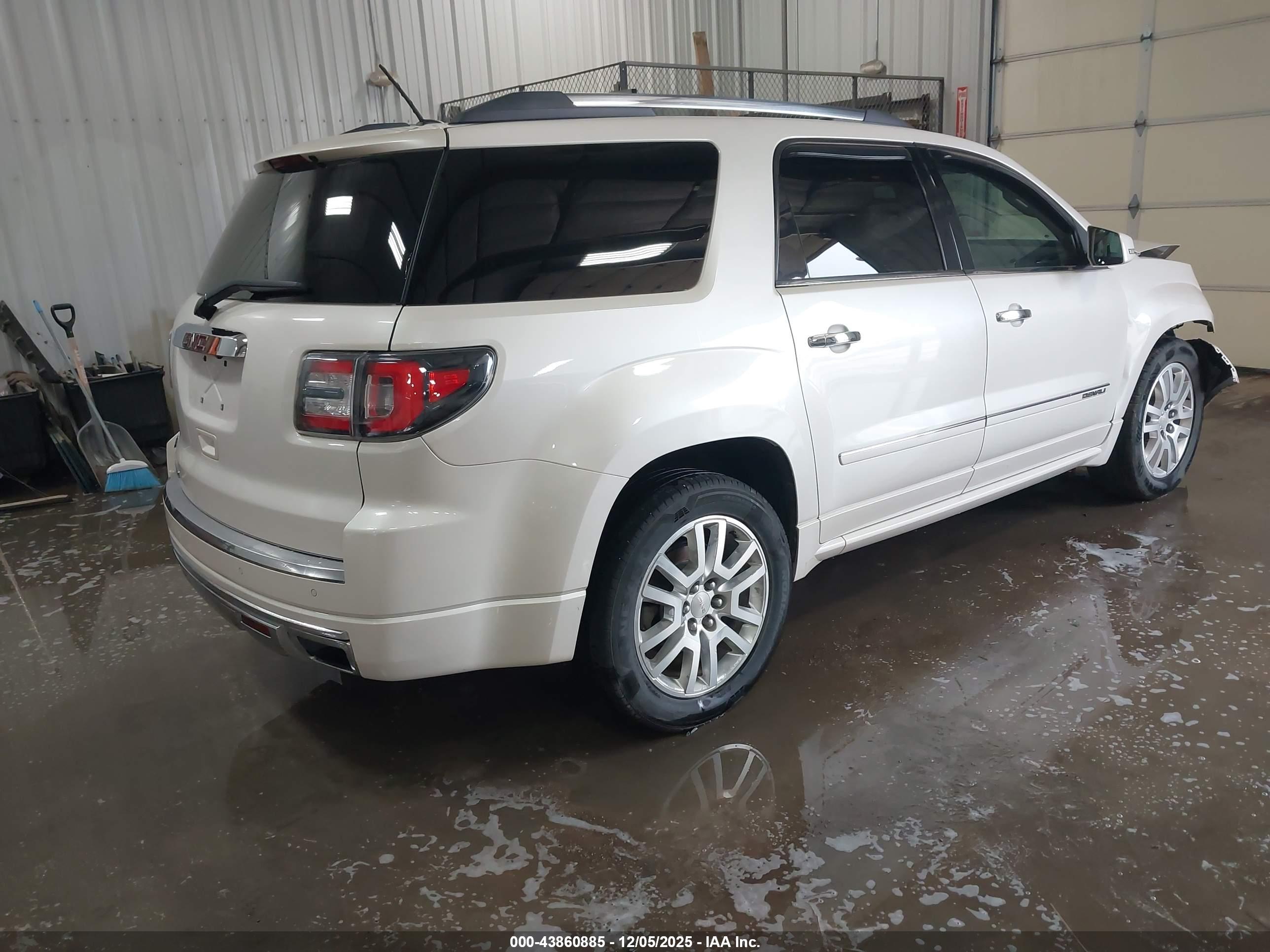 GMC ACADIA image 4