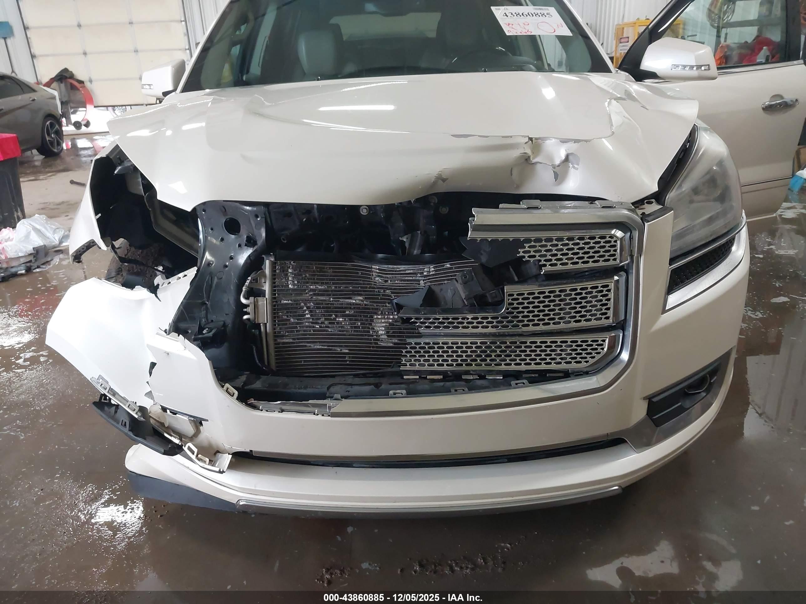 GMC ACADIA image 6
