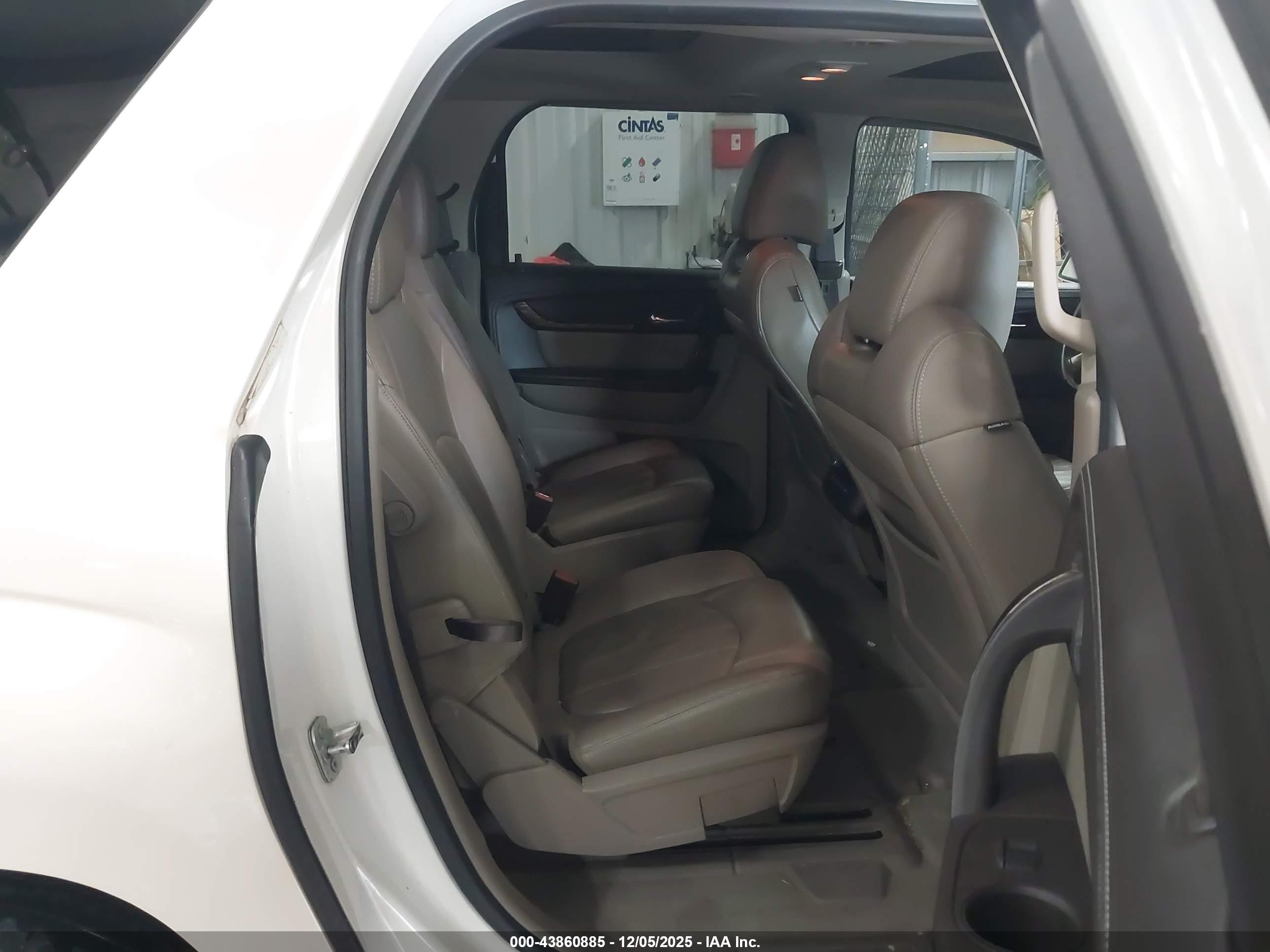 GMC ACADIA image 8