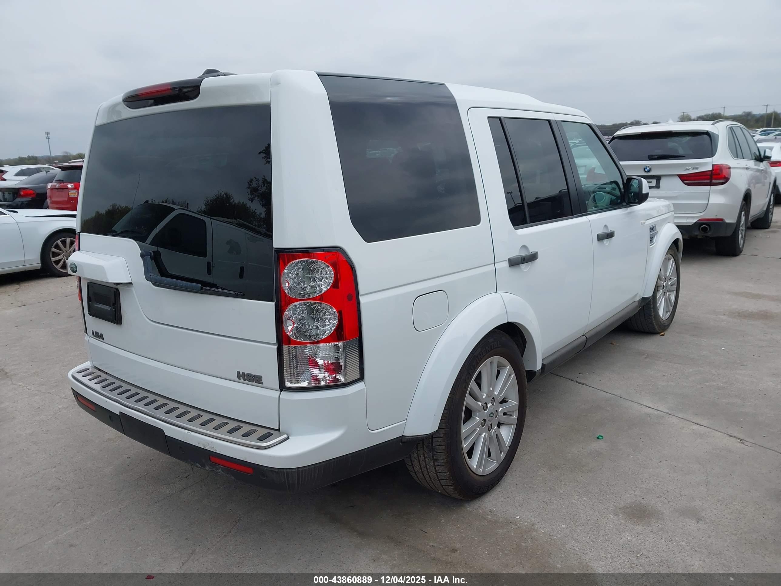 LAND ROVER image 4