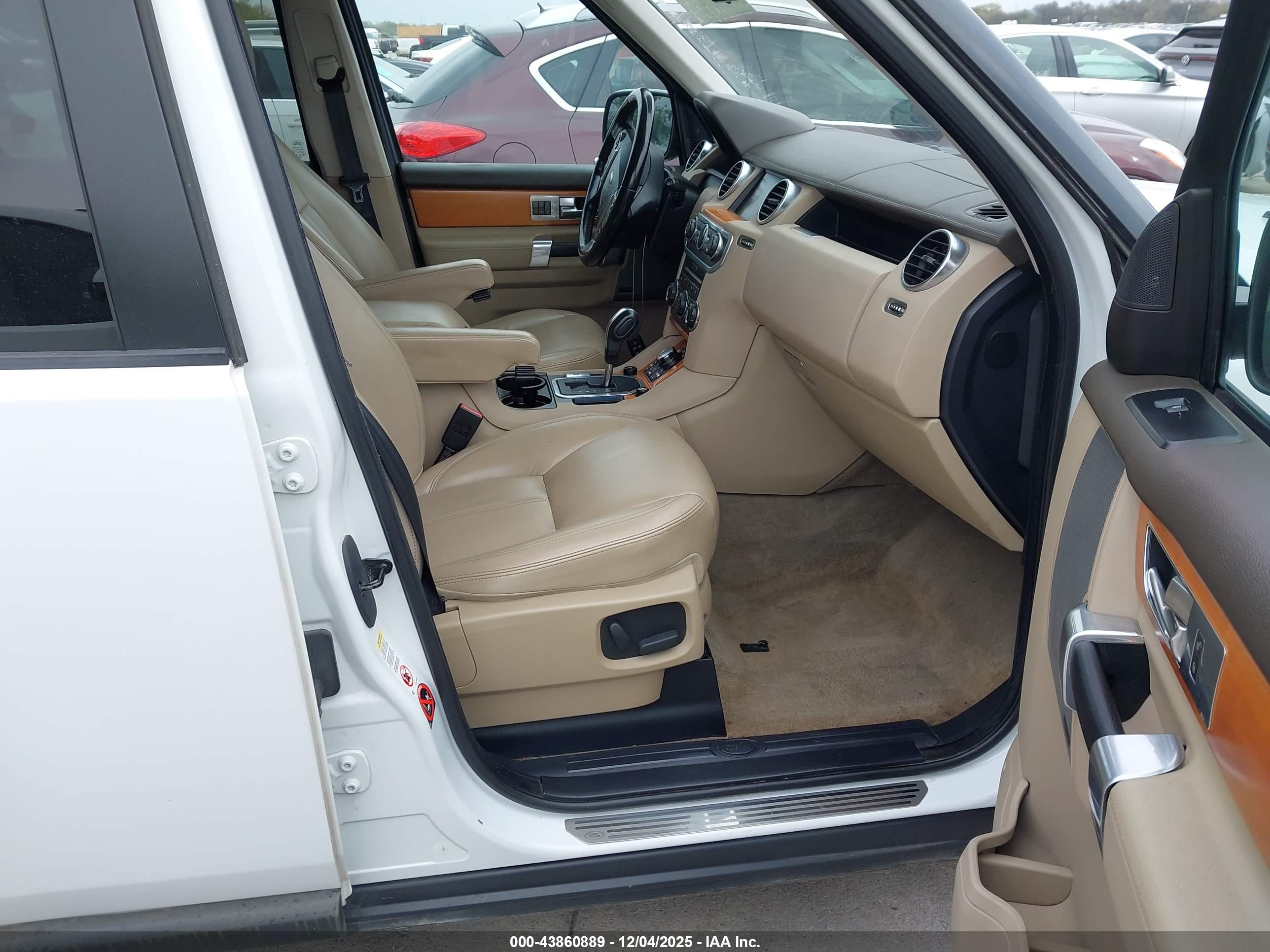 LAND ROVER image 5
