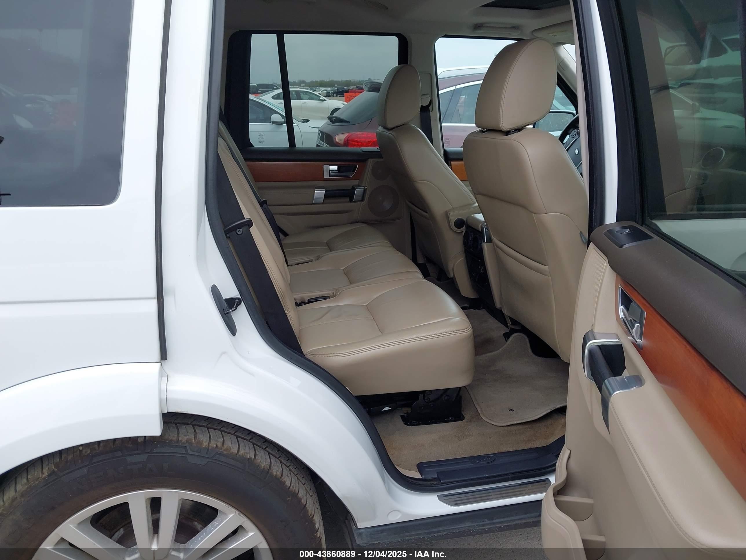 LAND ROVER image 8