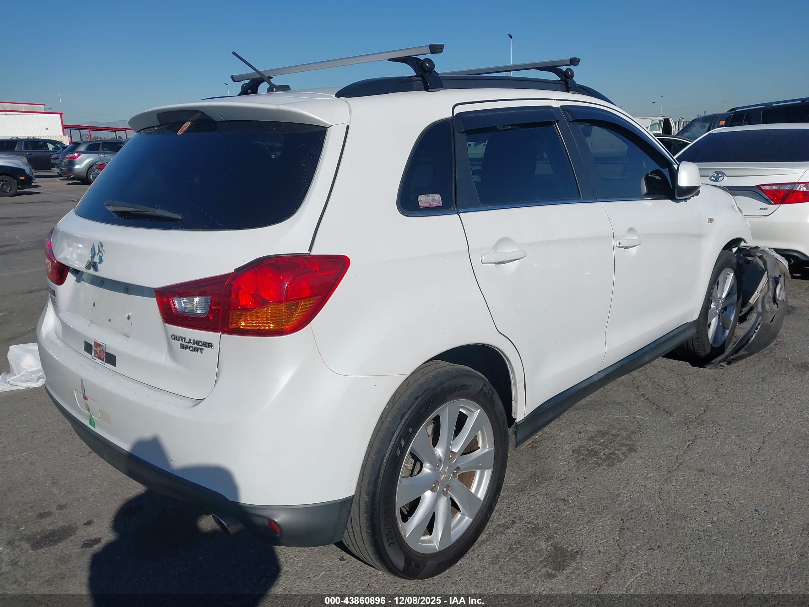 MITSUBISHI OUTLANDER image 4