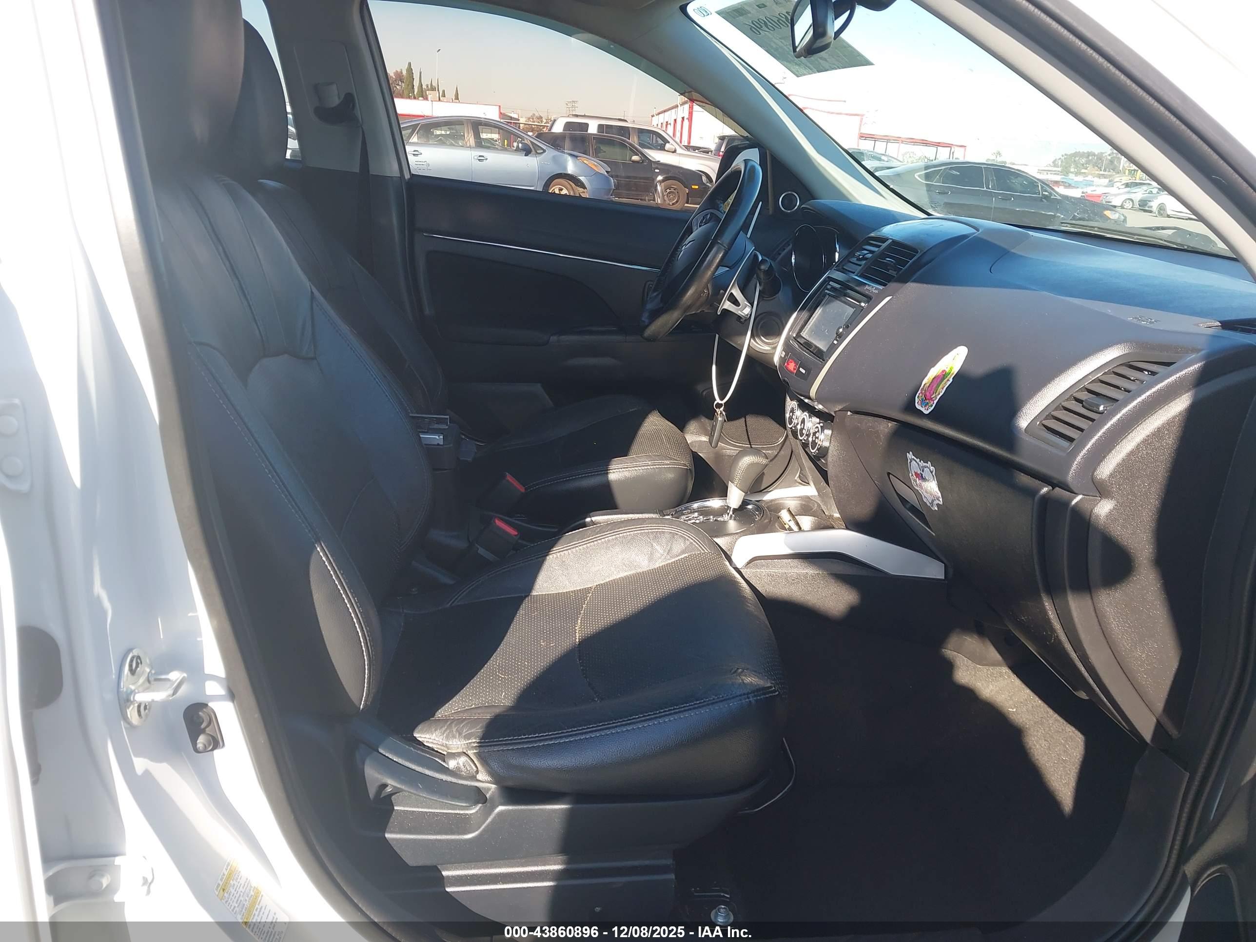 MITSUBISHI OUTLANDER image 5