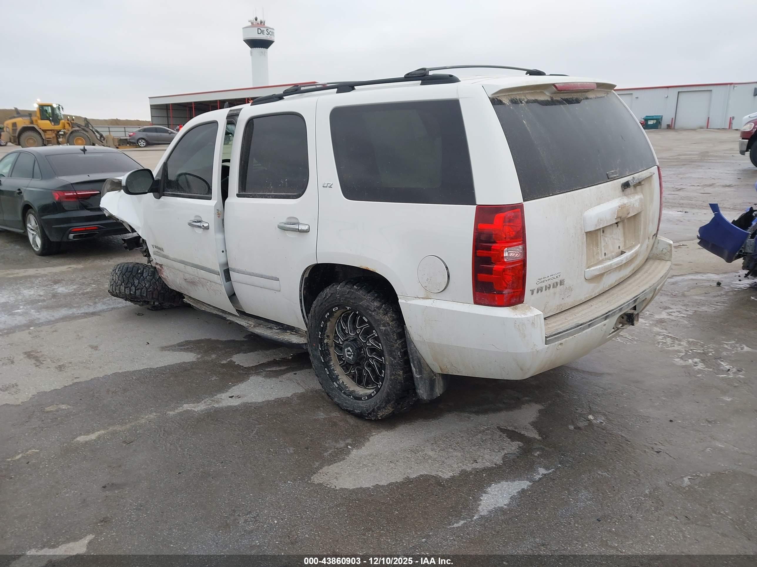 CHEVROLET TAHOE image 3