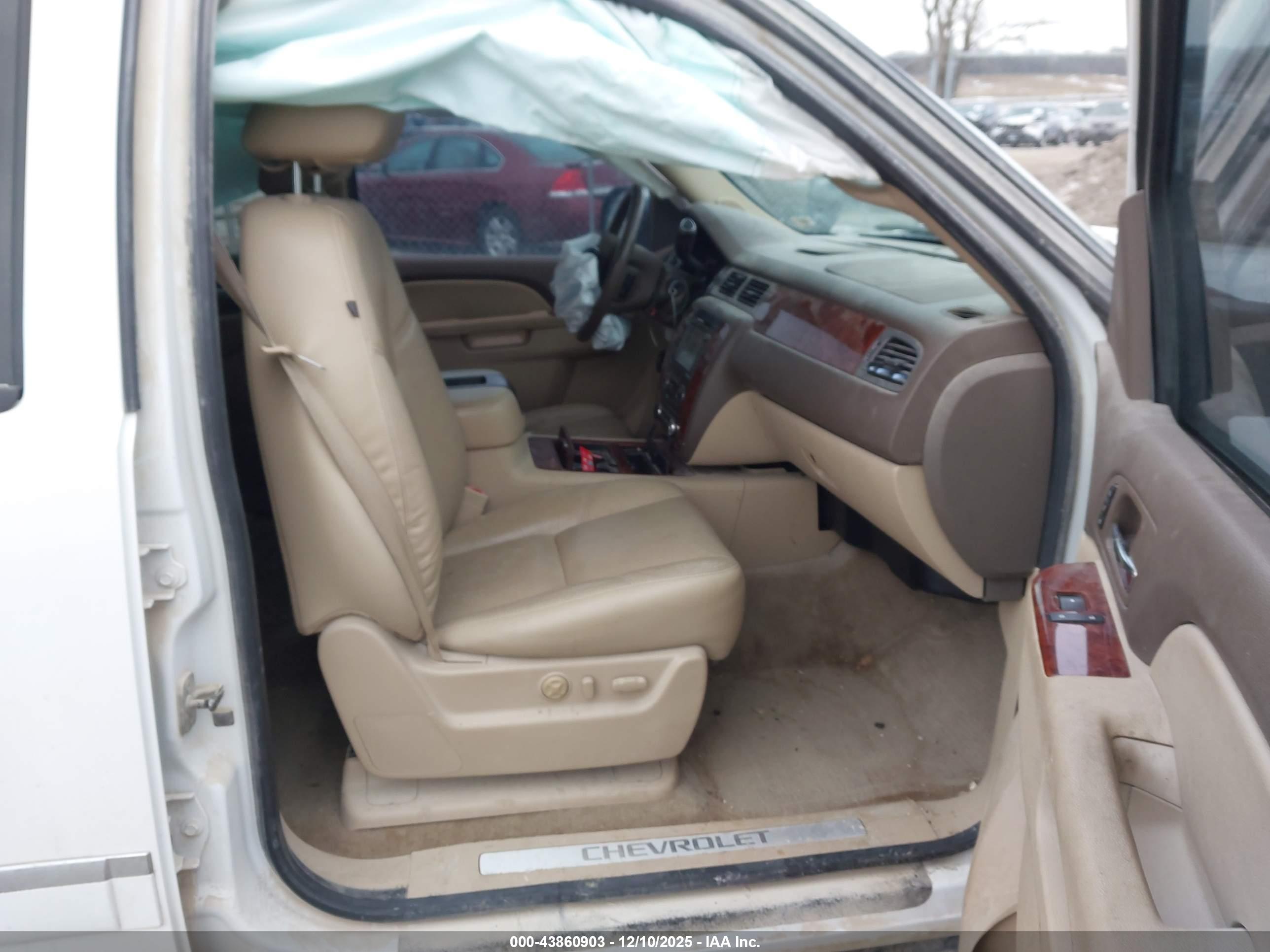 CHEVROLET TAHOE image 5