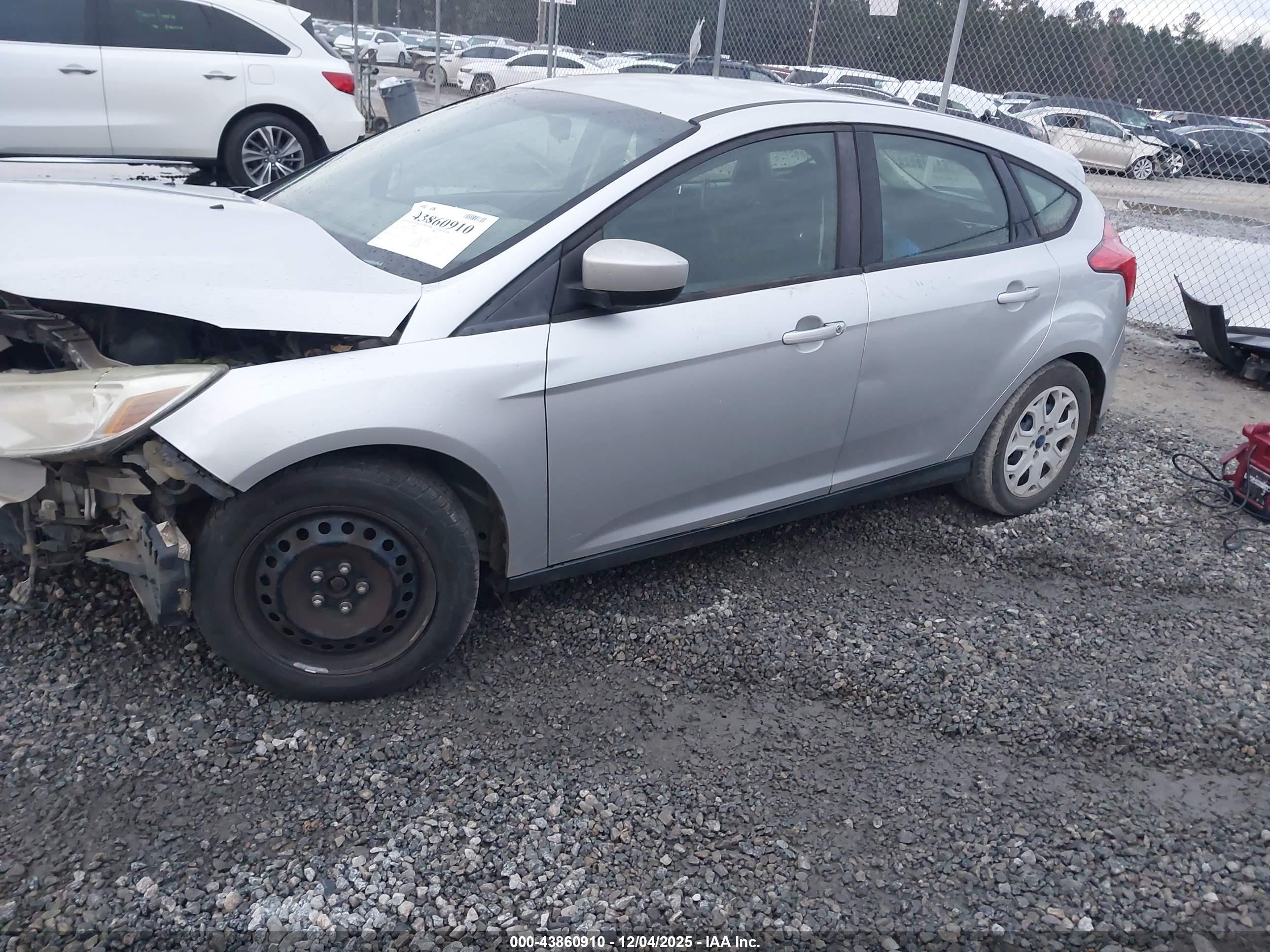 FORD FOCUS image 2
