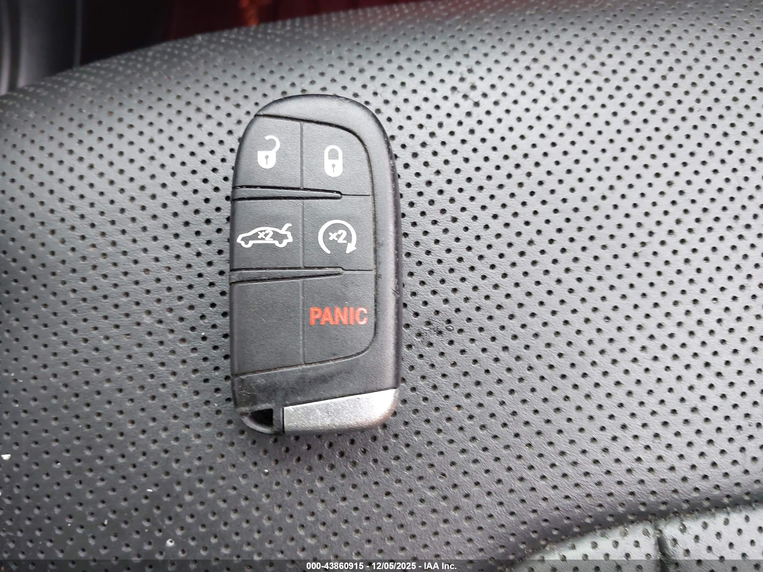 CHRYSLER 200 image 11