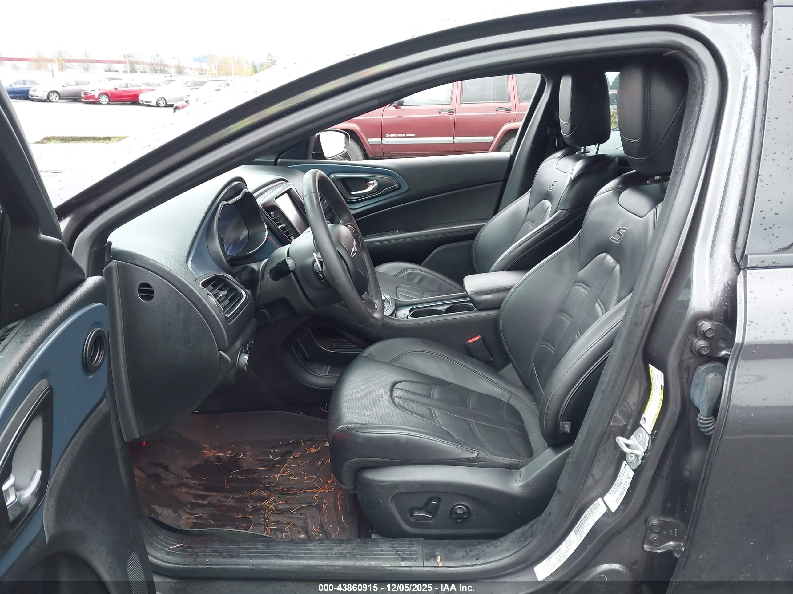 CHRYSLER 200 image 5