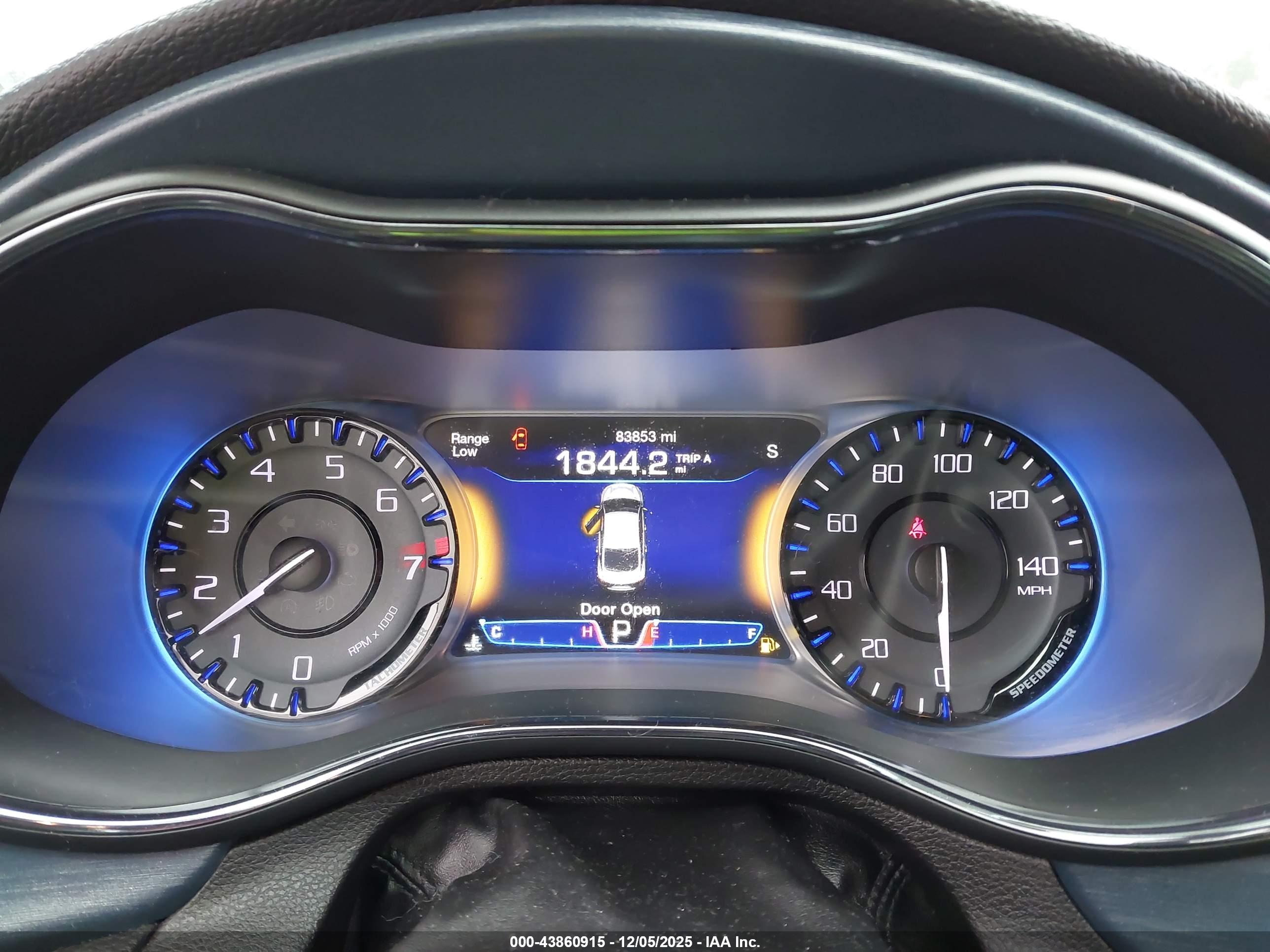 CHRYSLER 200 image 7