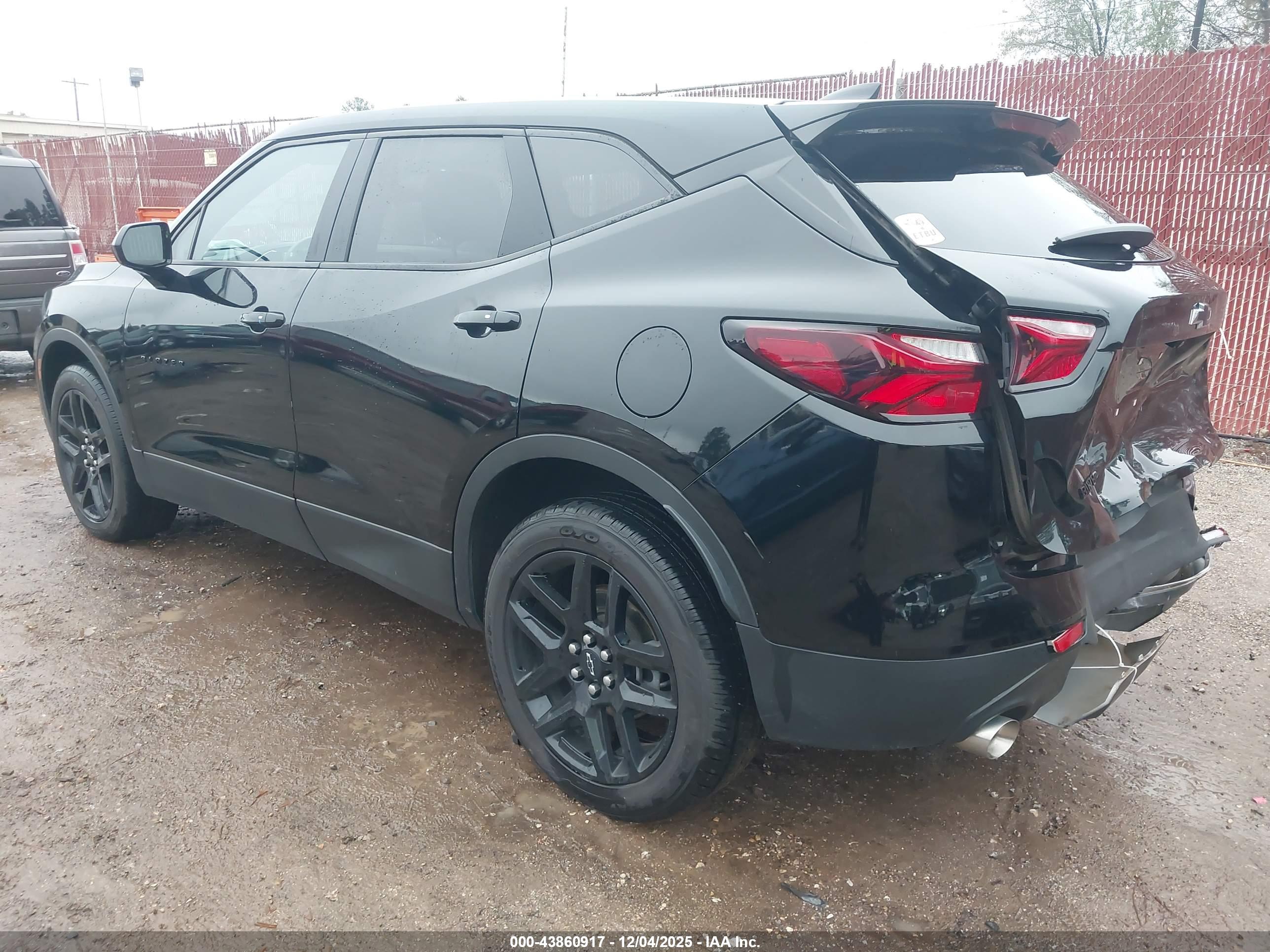 CHEVROLET BLAZER image 3