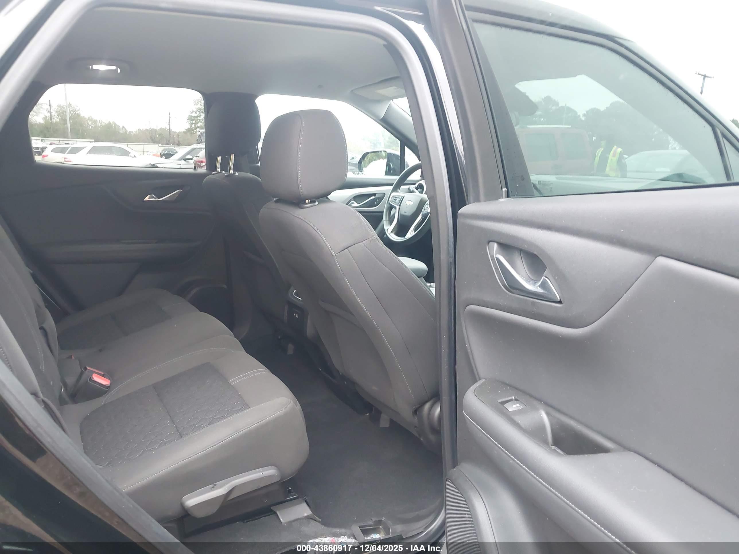CHEVROLET BLAZER image 8