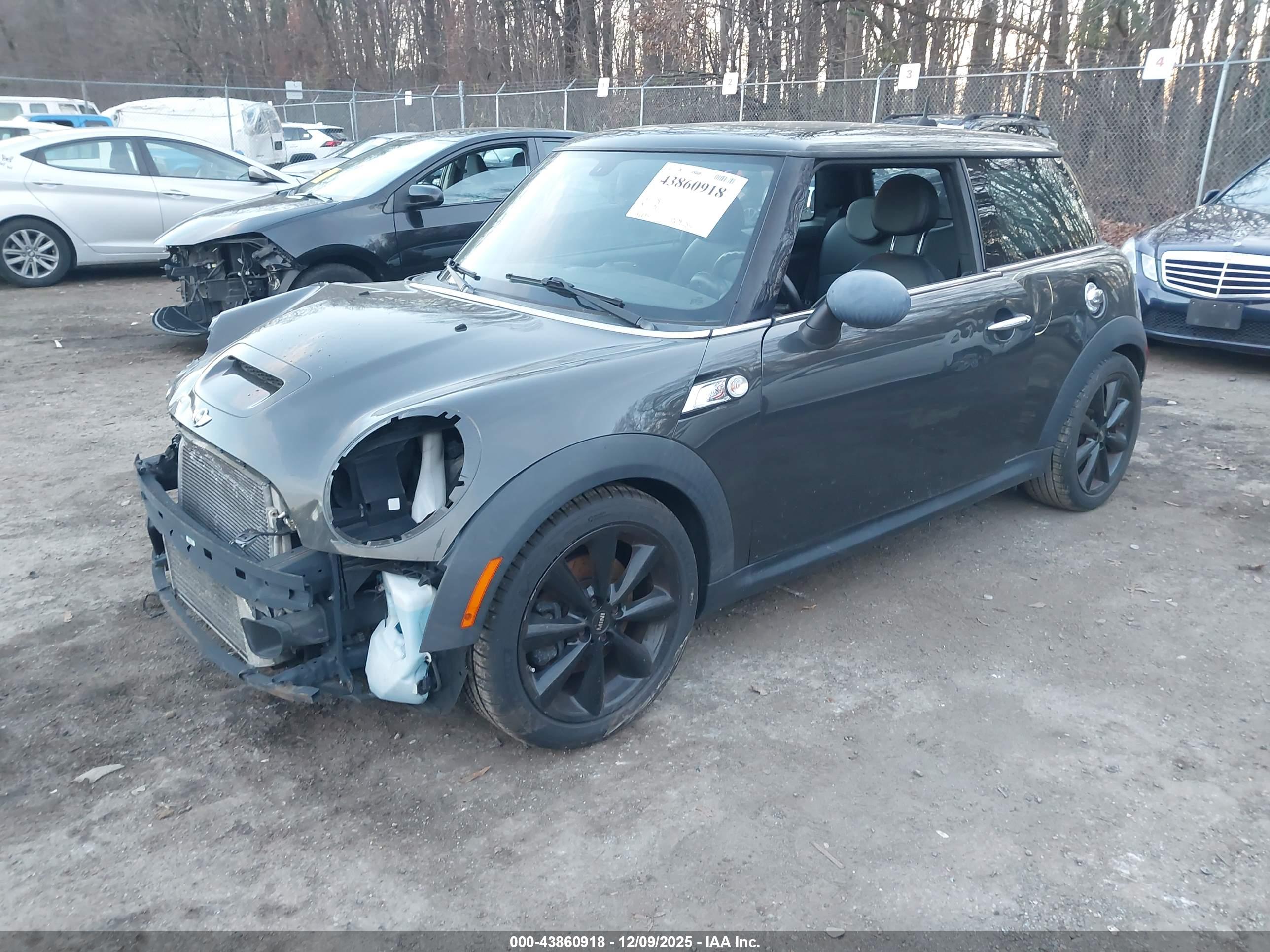 MINI COOPER image 2