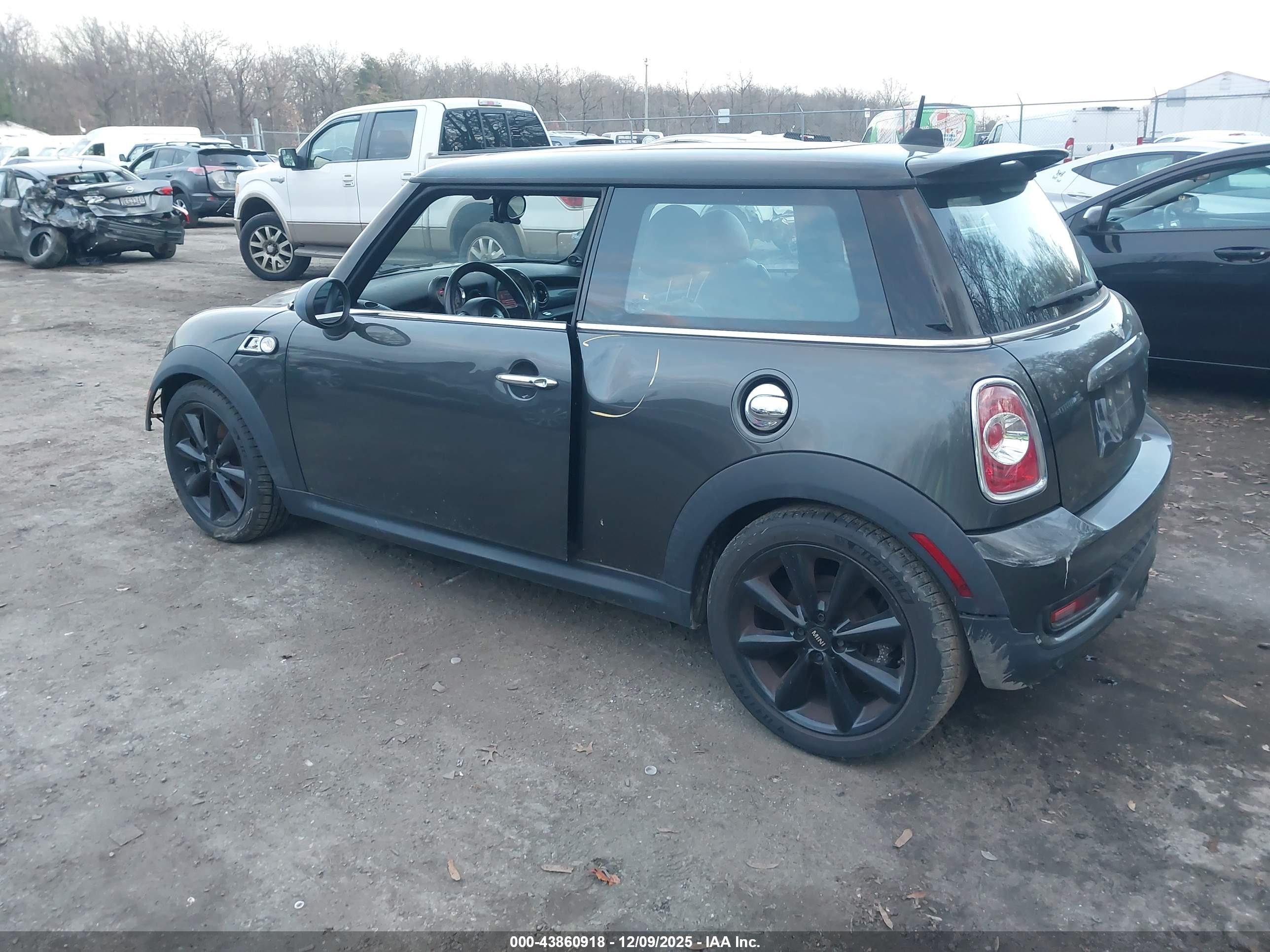 MINI COOPER image 3