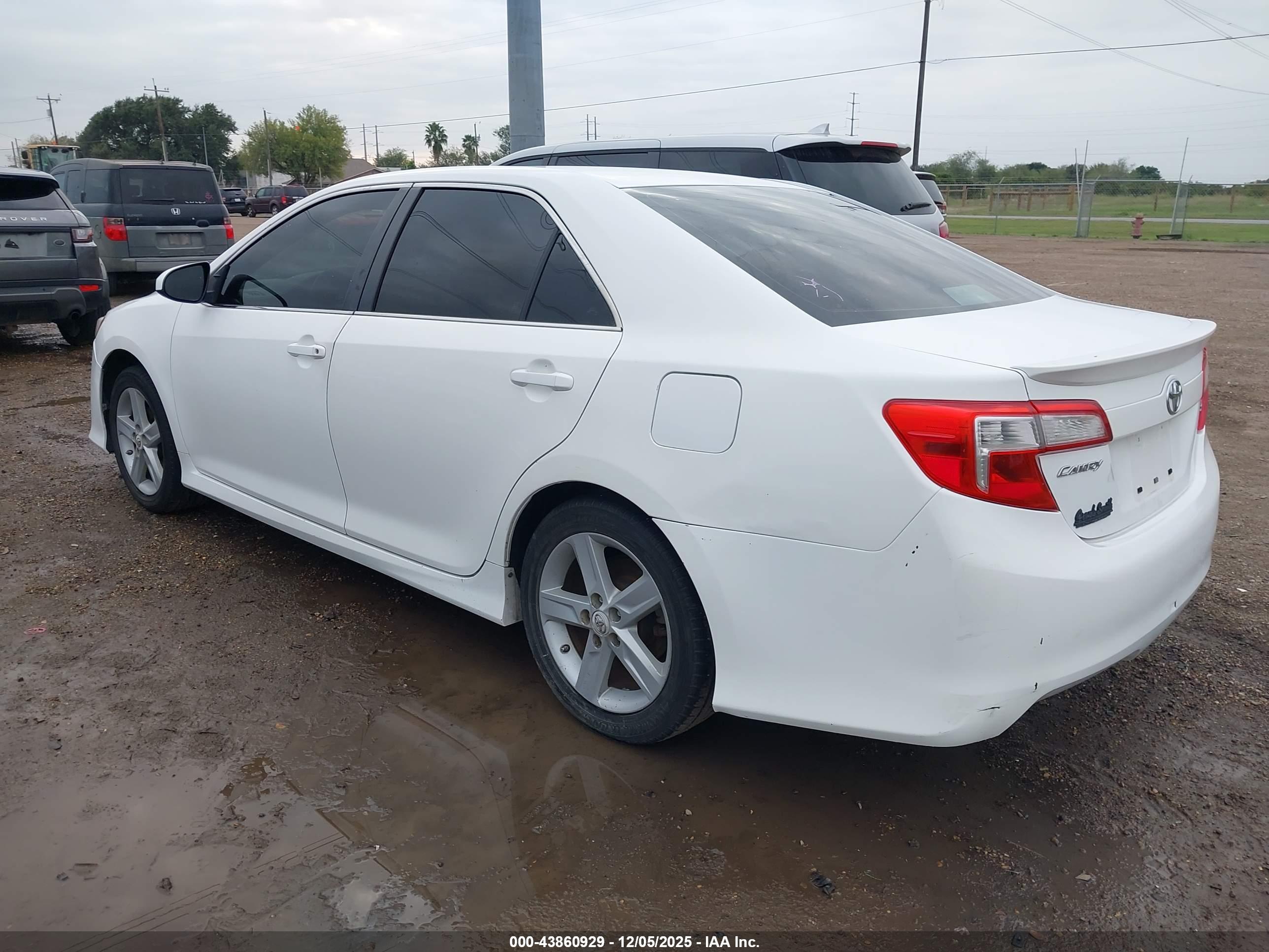 TOYOTA CAMRY image 3
