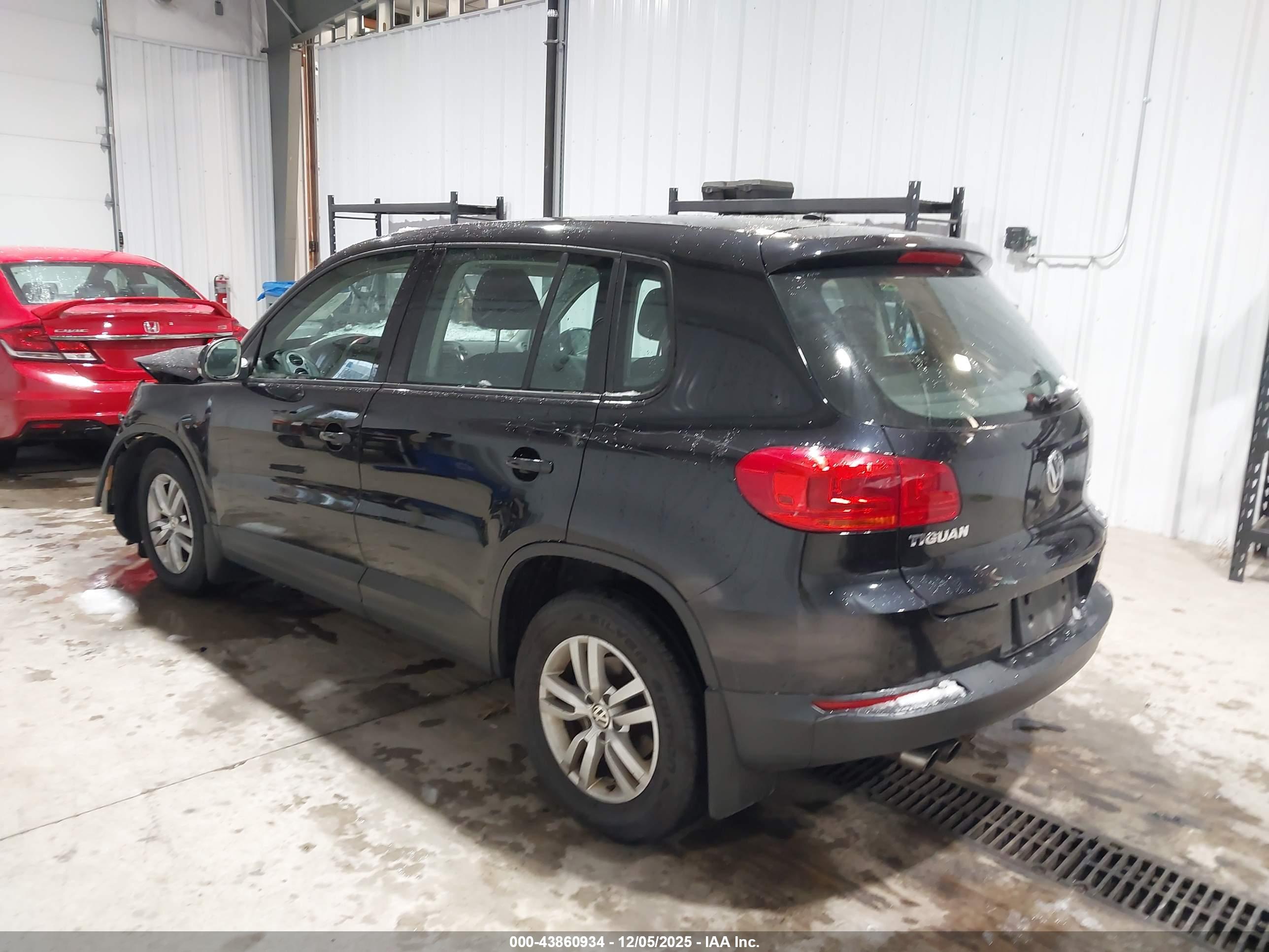 VOLKSWAGEN TIGUAN image 3