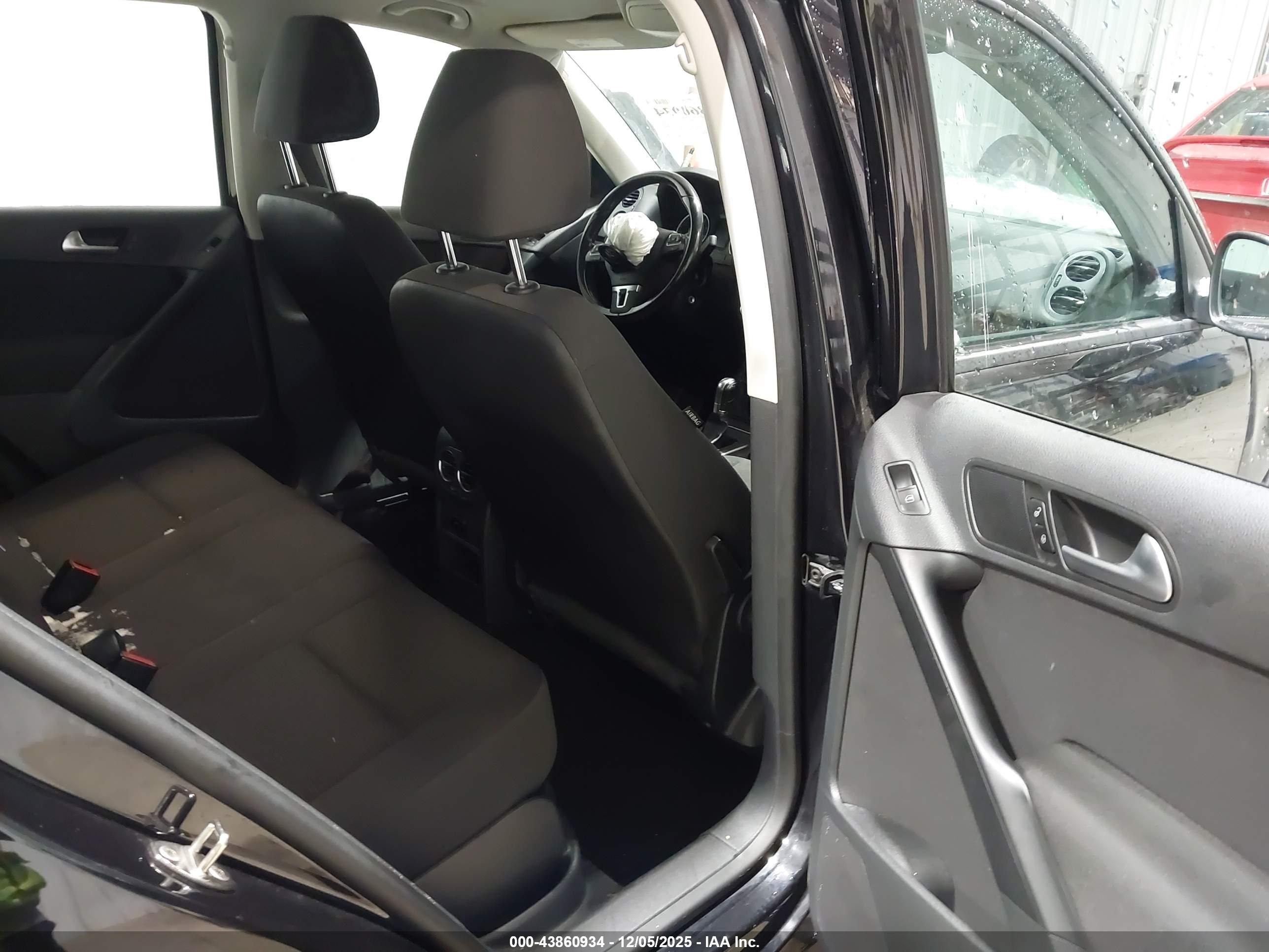 VOLKSWAGEN TIGUAN image 8