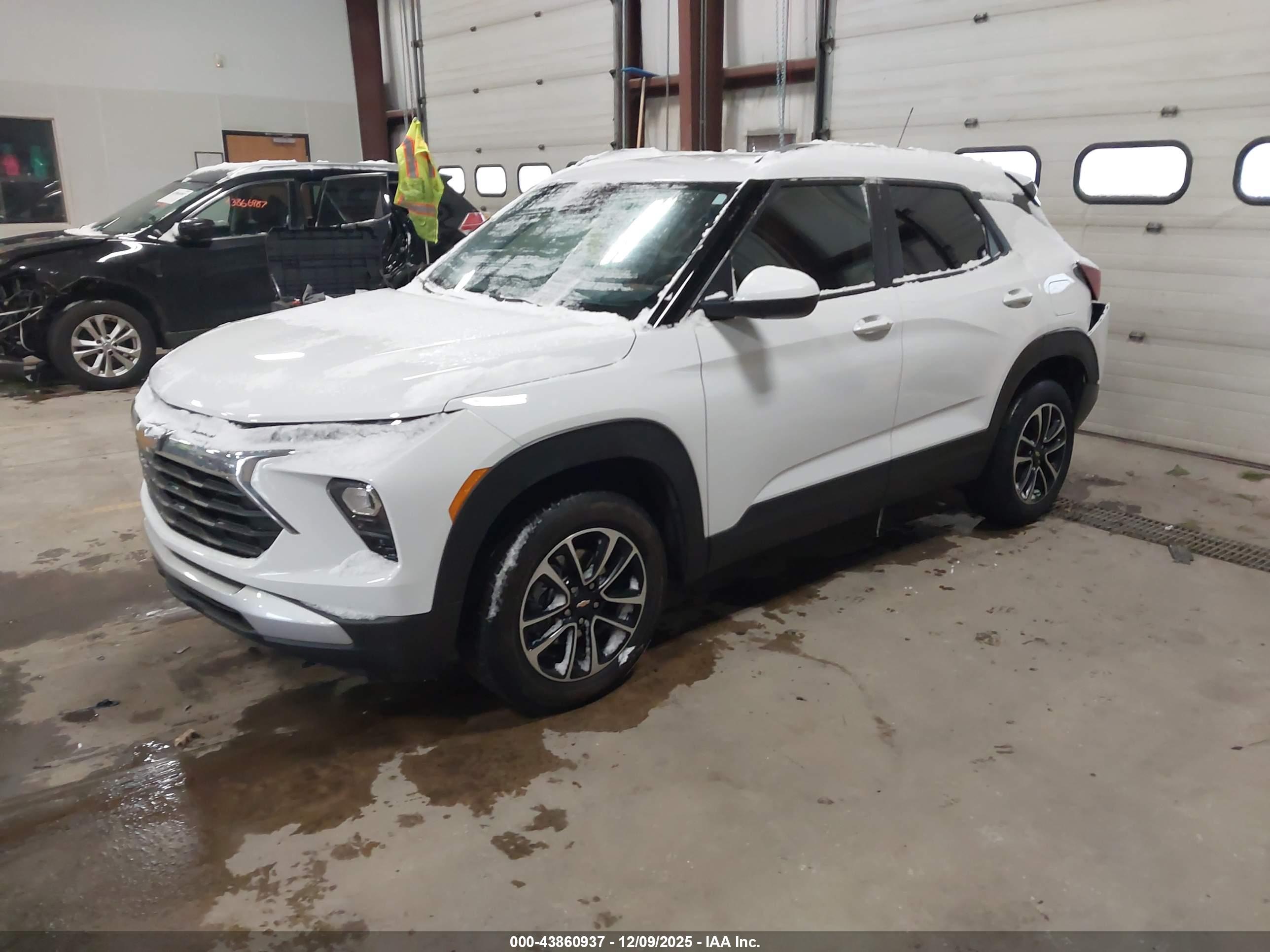 CHEVROLET TRAILBLAZER image 2