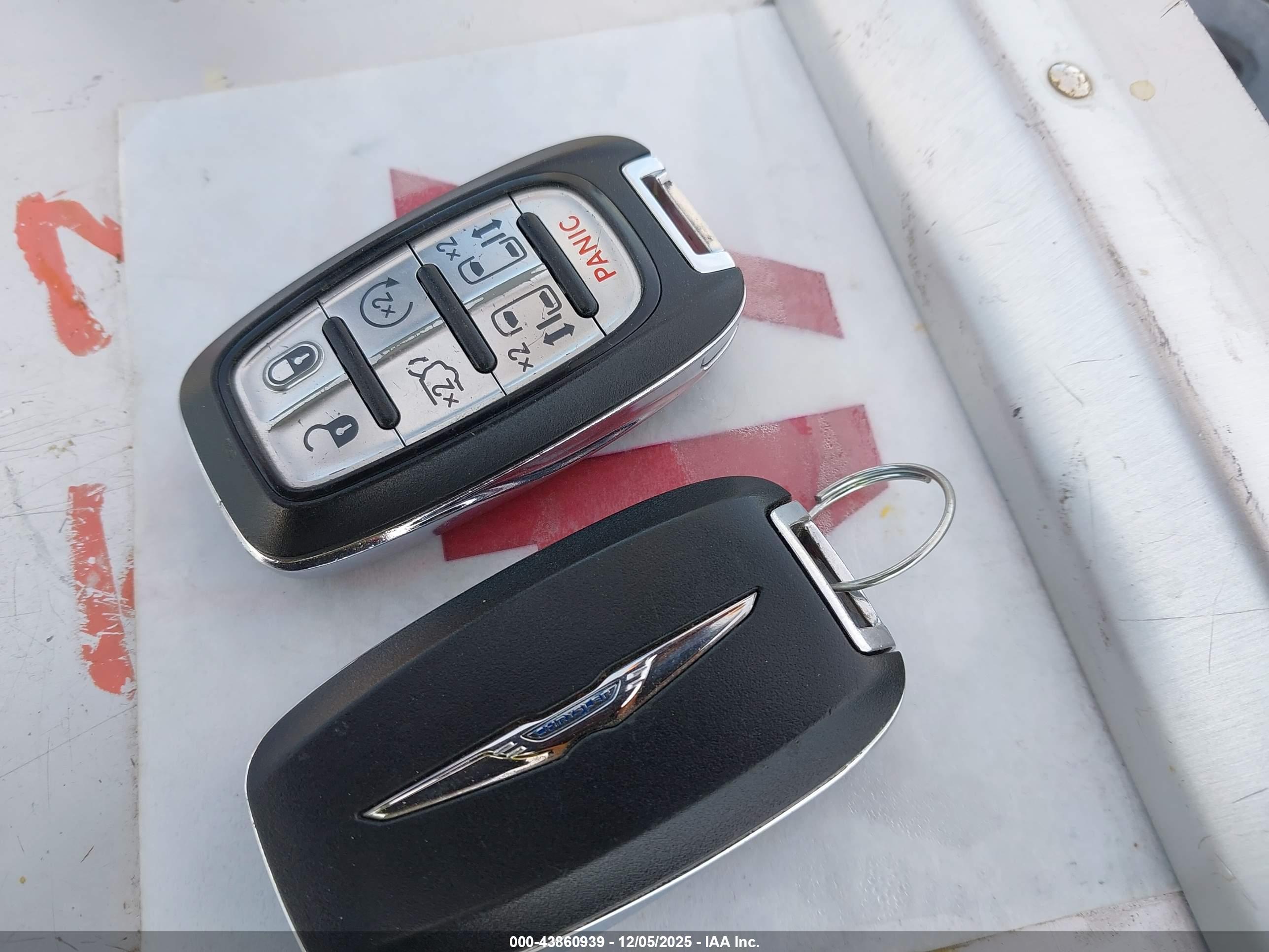 CHRYSLER PACIFICA image 11