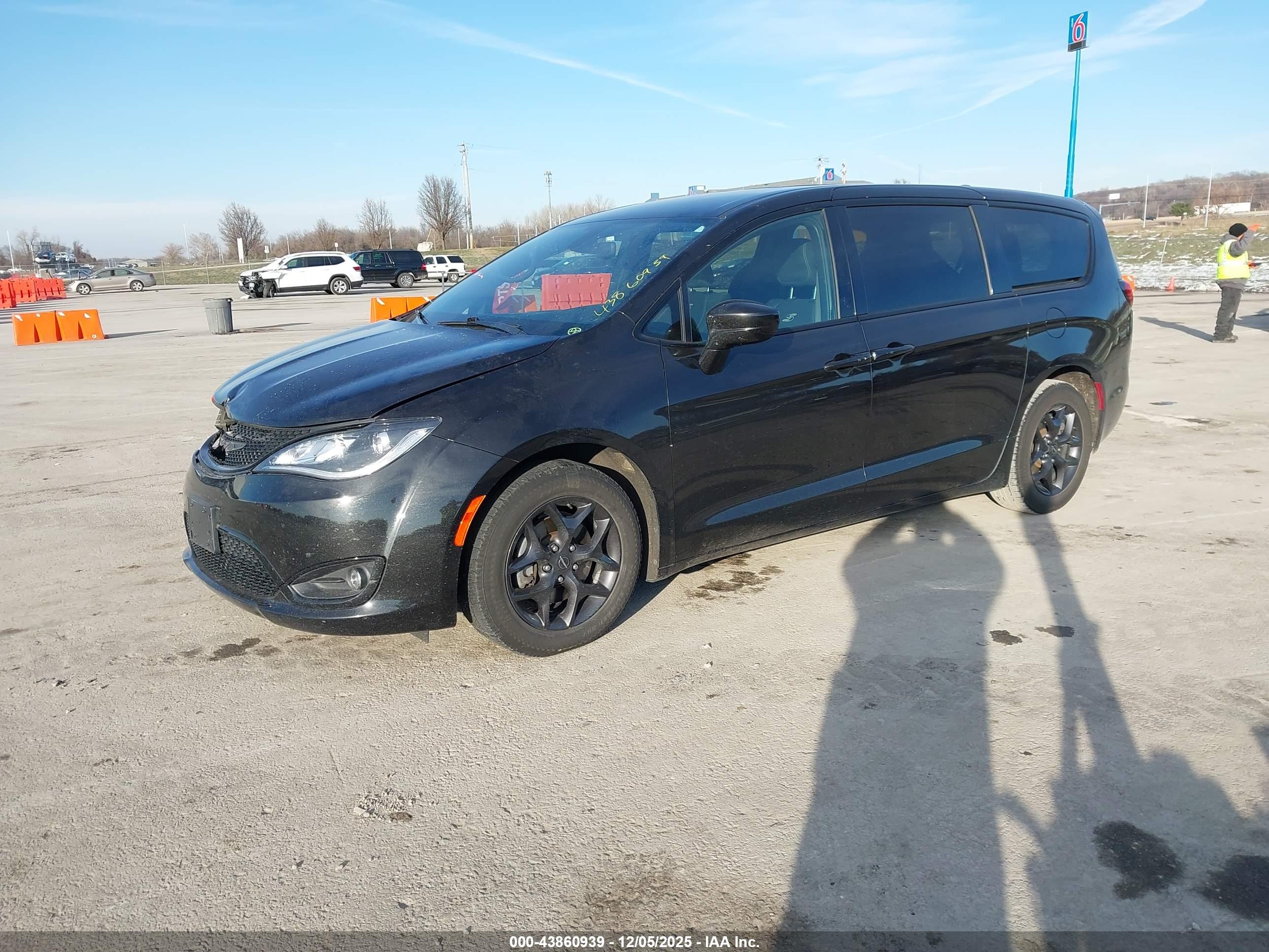 CHRYSLER PACIFICA image 2