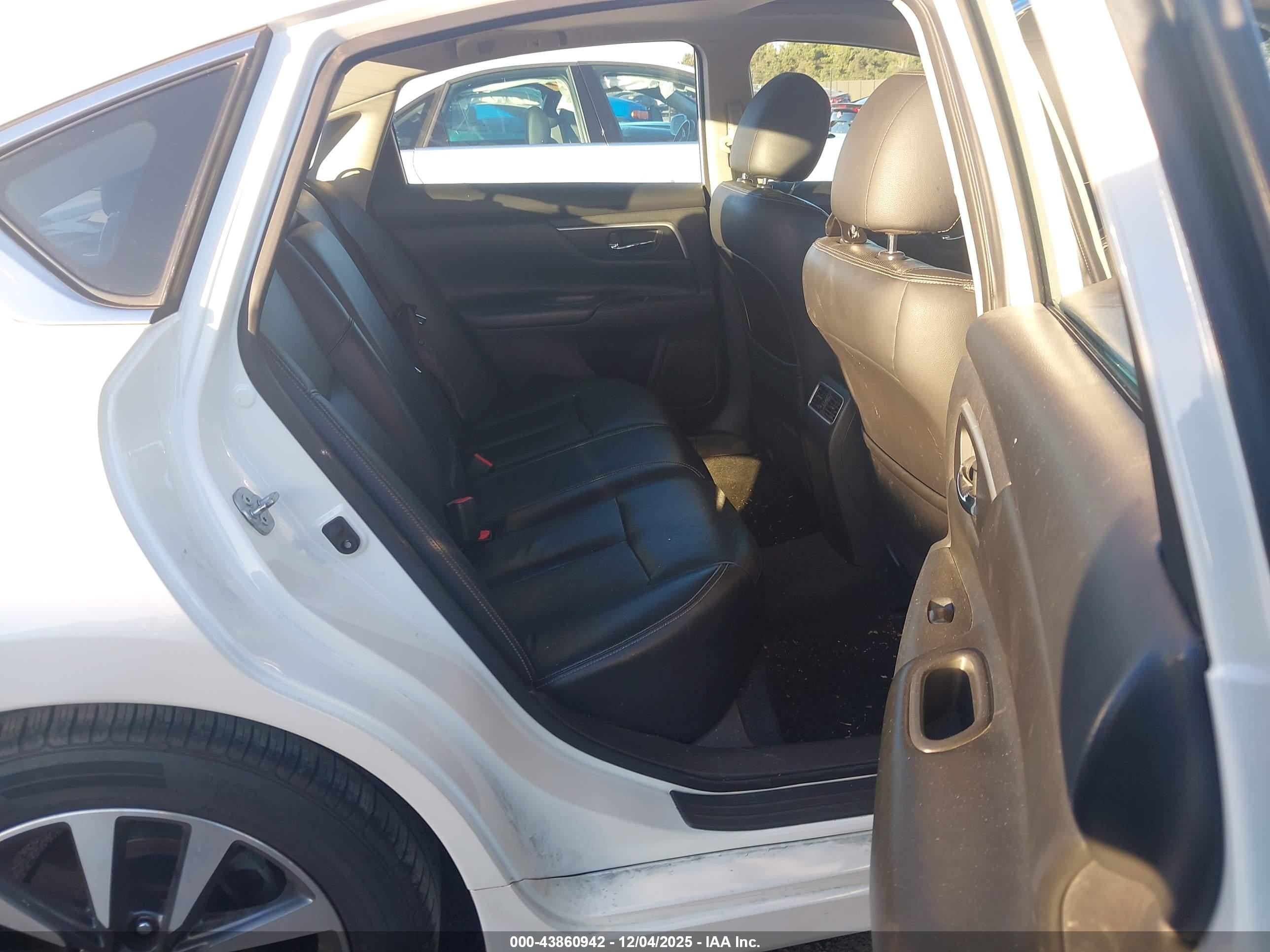 NISSAN ALTIMA image 8