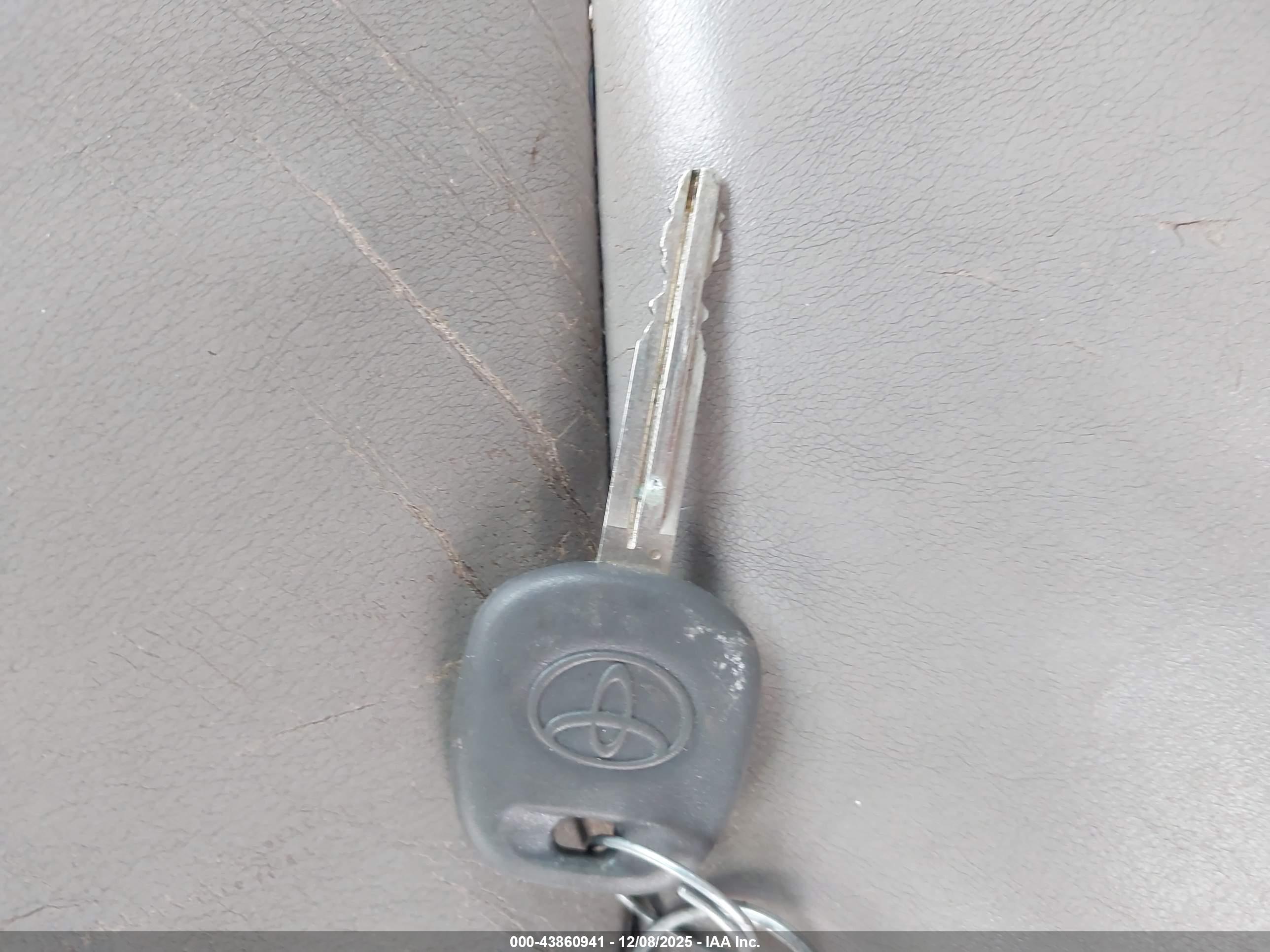 TOYOTA CAMRY image 11