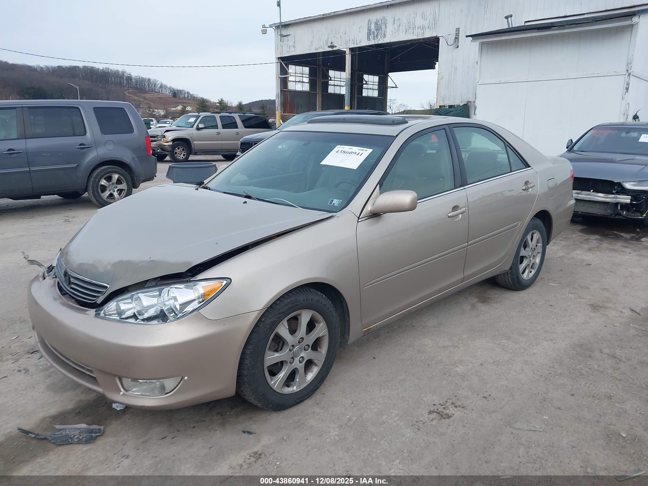 TOYOTA CAMRY image 2
