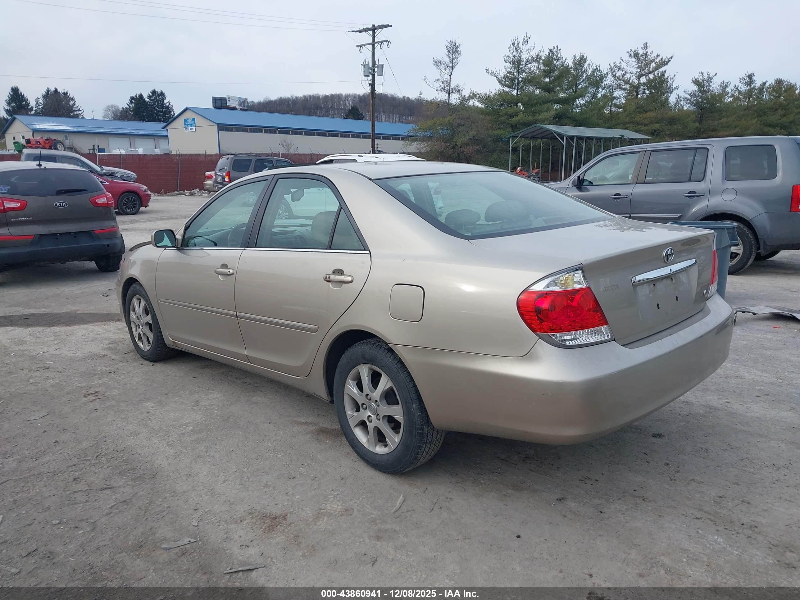 TOYOTA CAMRY image 3