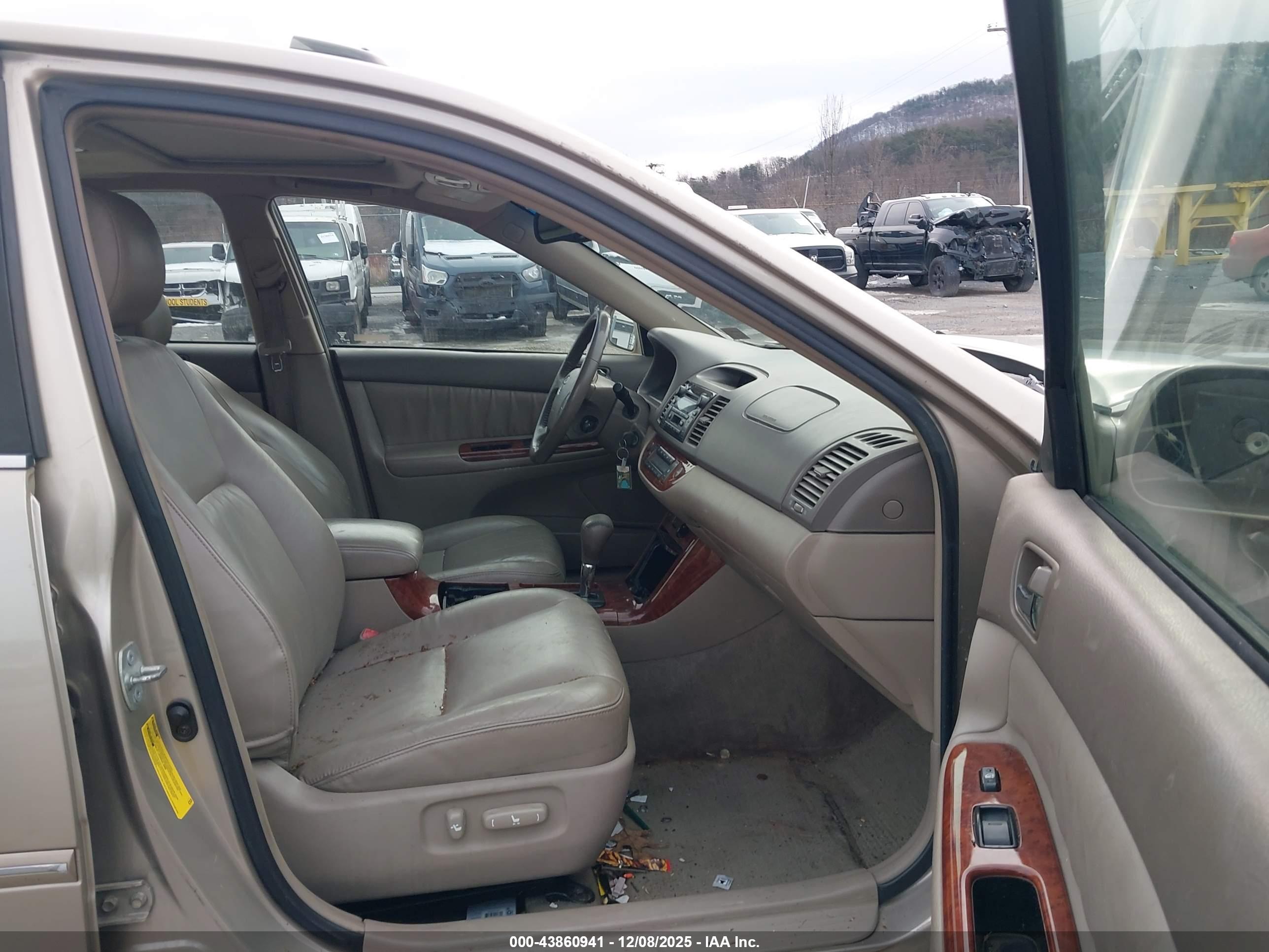 TOYOTA CAMRY image 5
