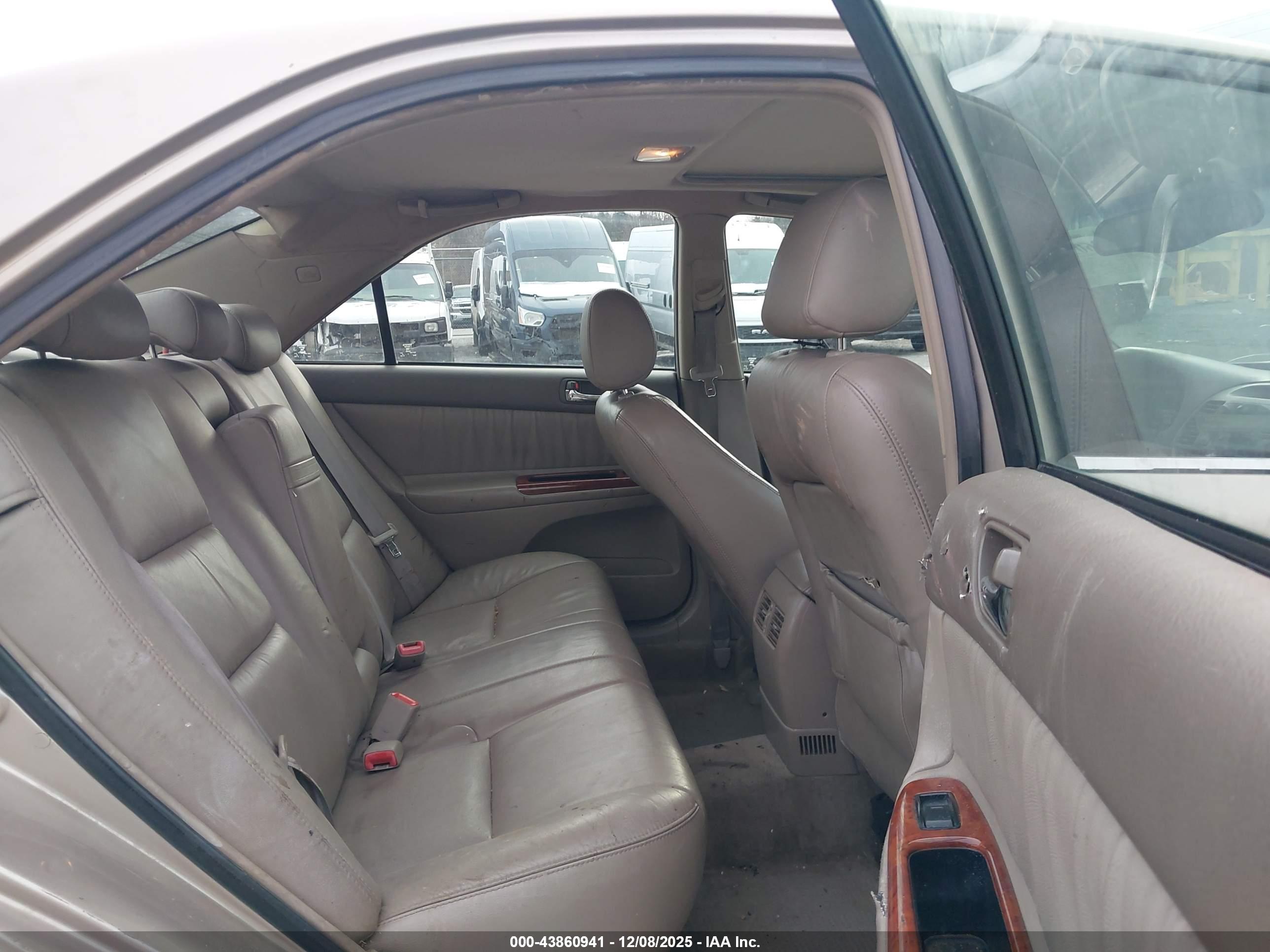 TOYOTA CAMRY image 8