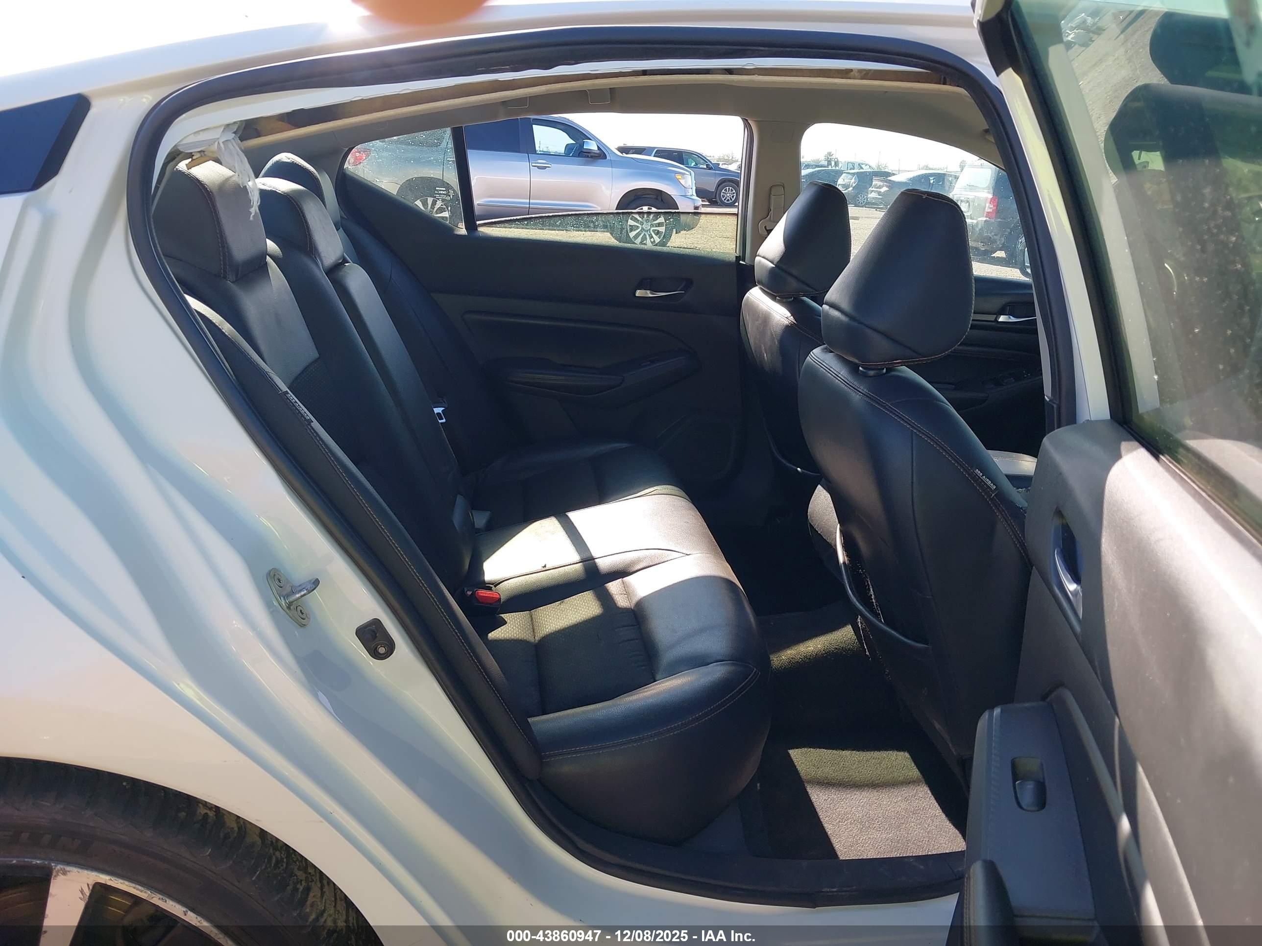 NISSAN ALTIMA image 8