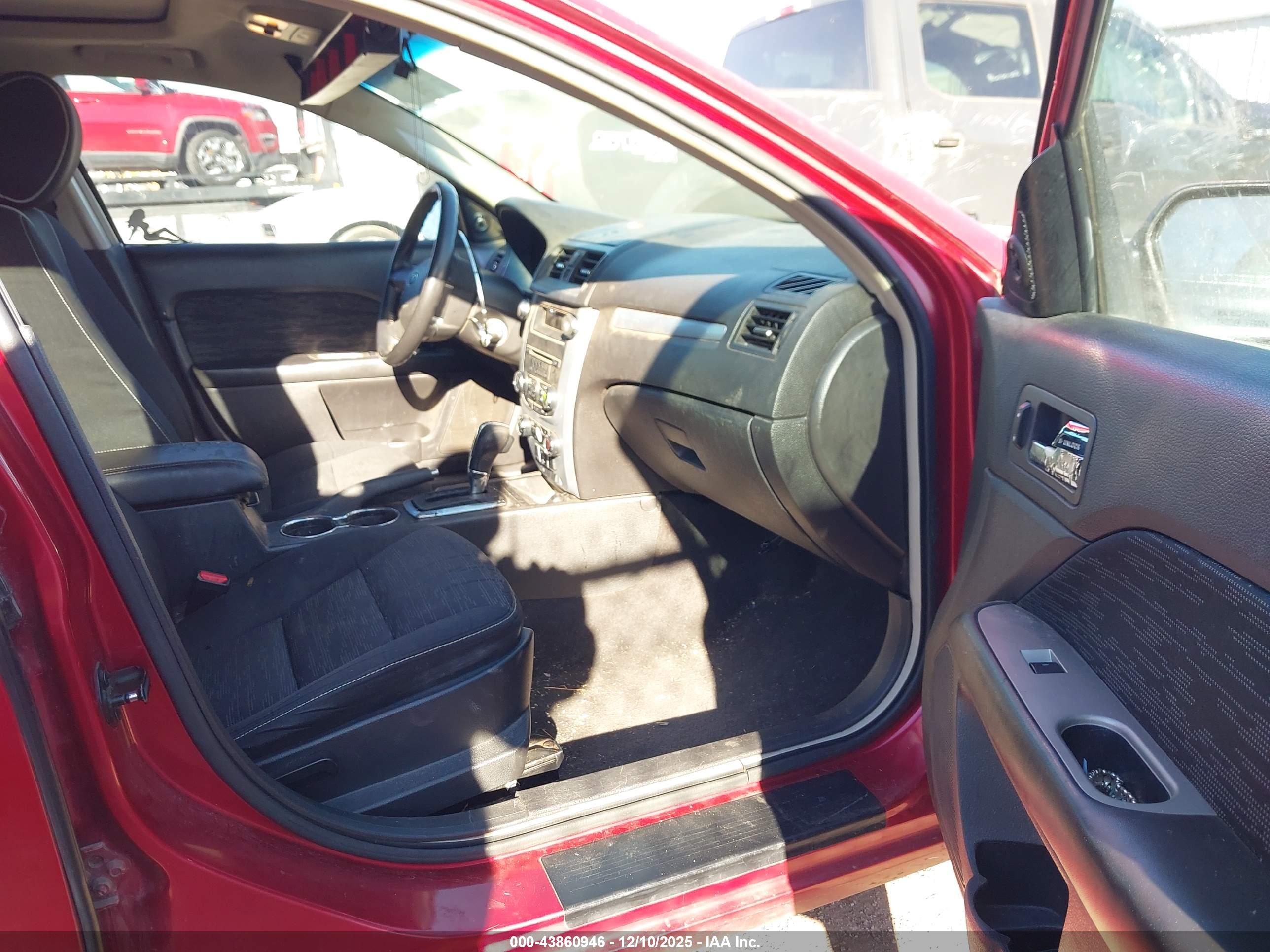 FORD FUSION image 5