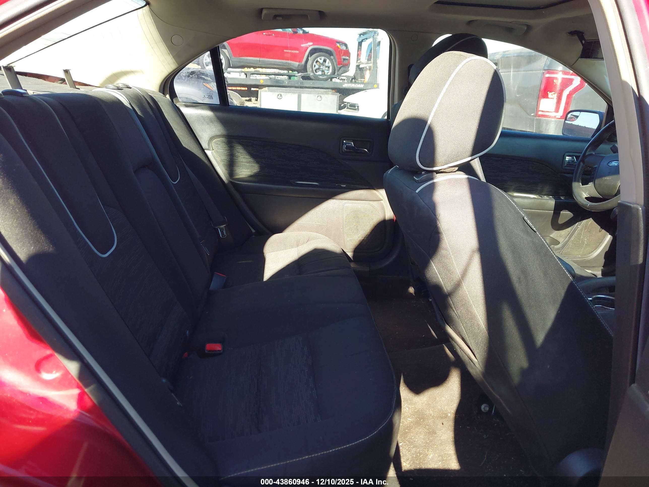 FORD FUSION image 8