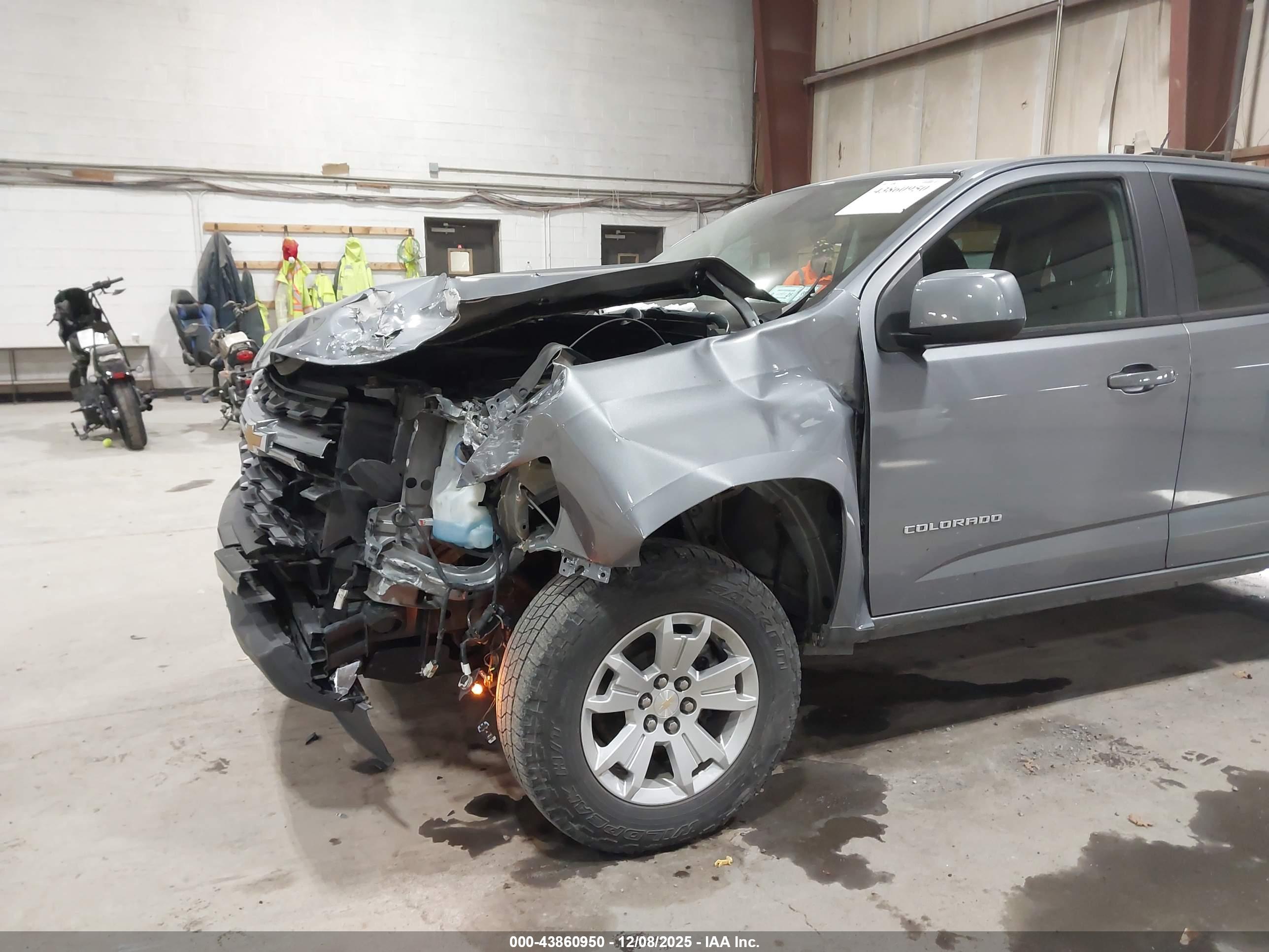 CHEVROLET COLORADO image 6