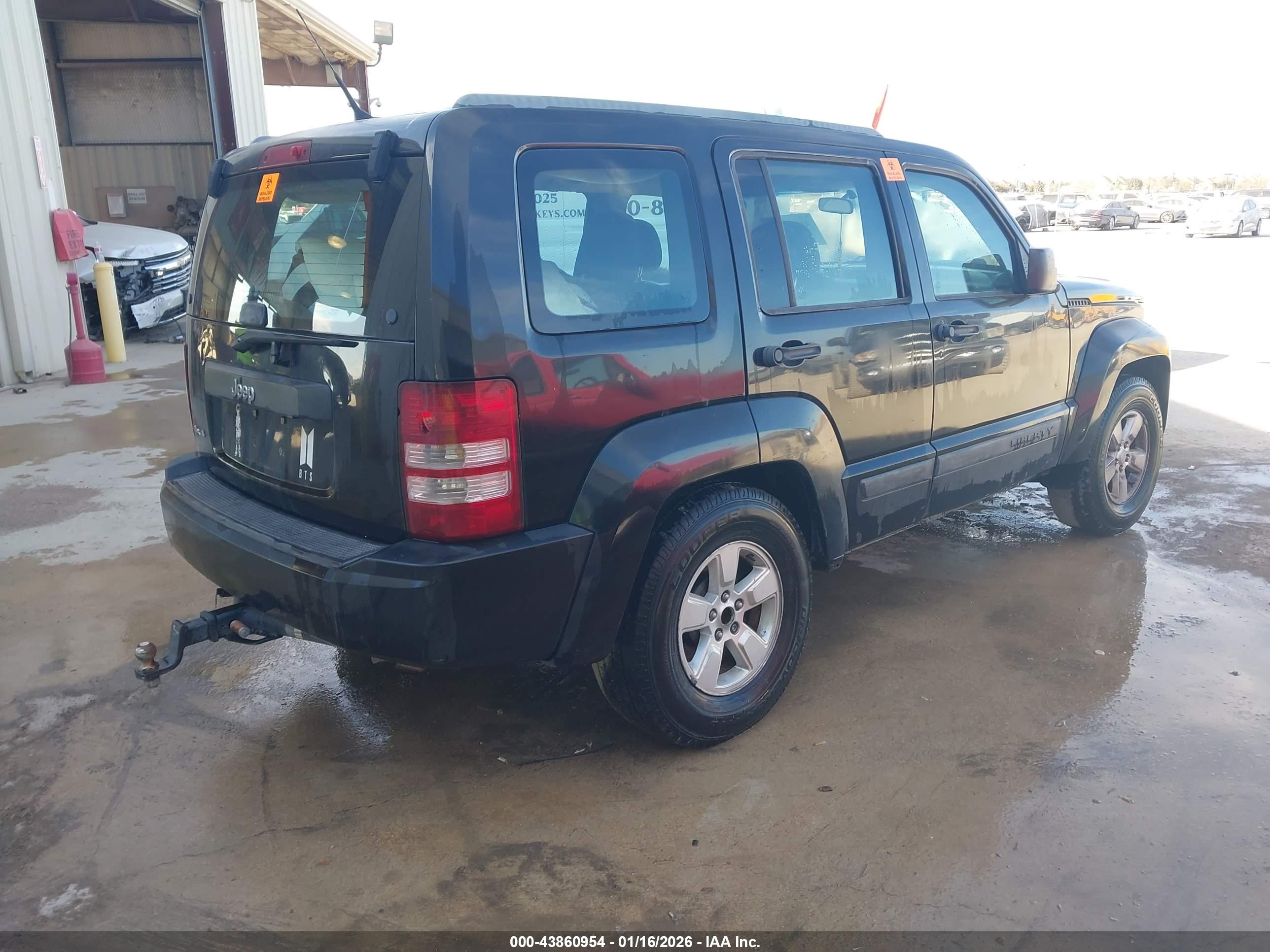 JEEP LIBERTY image 4