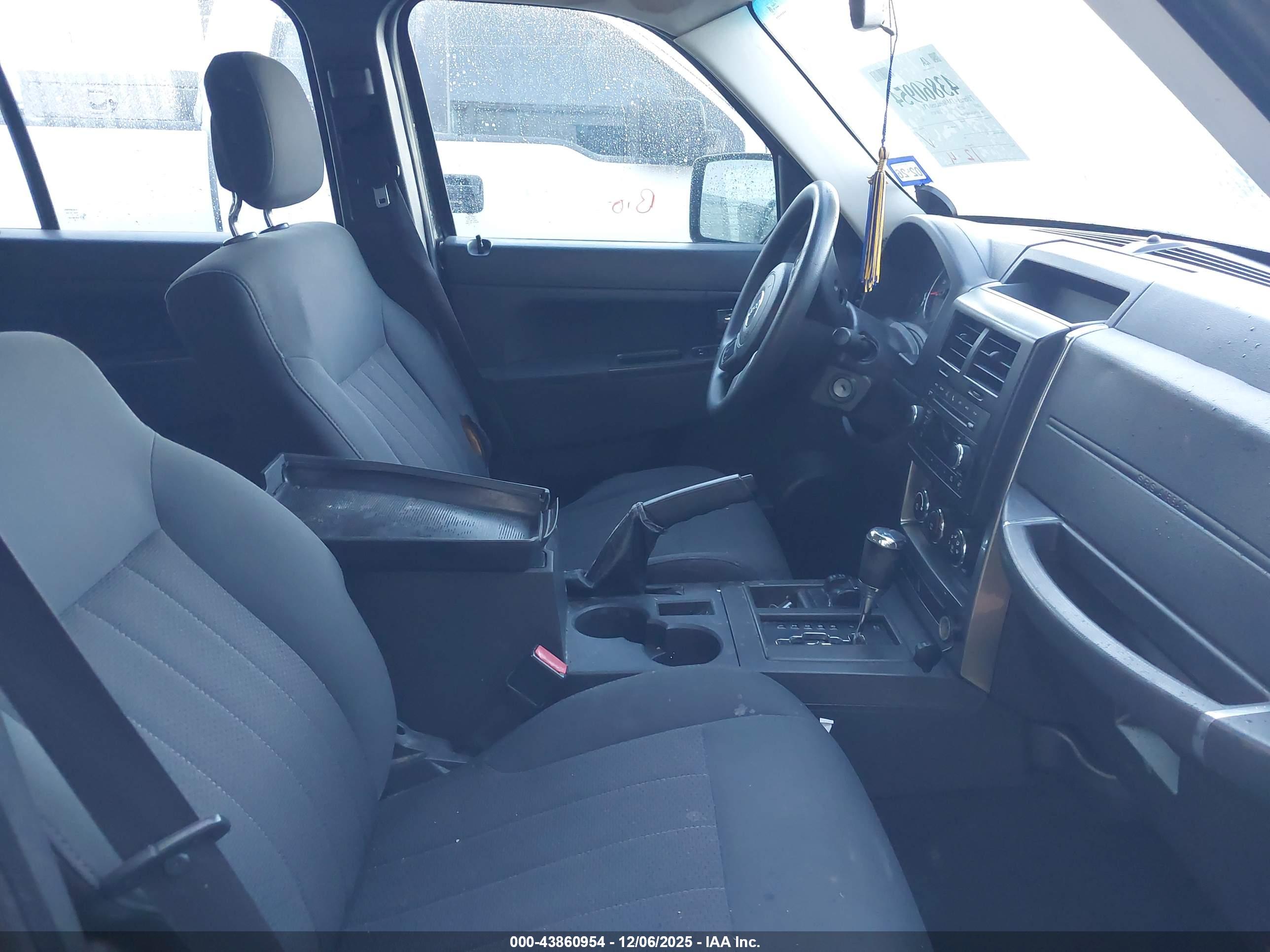 JEEP LIBERTY image 5