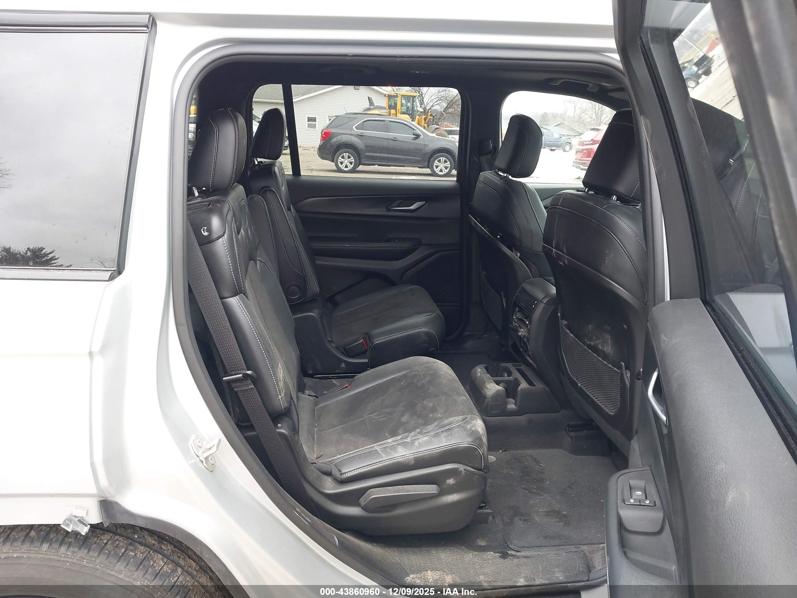 JEEP GRAND image 8