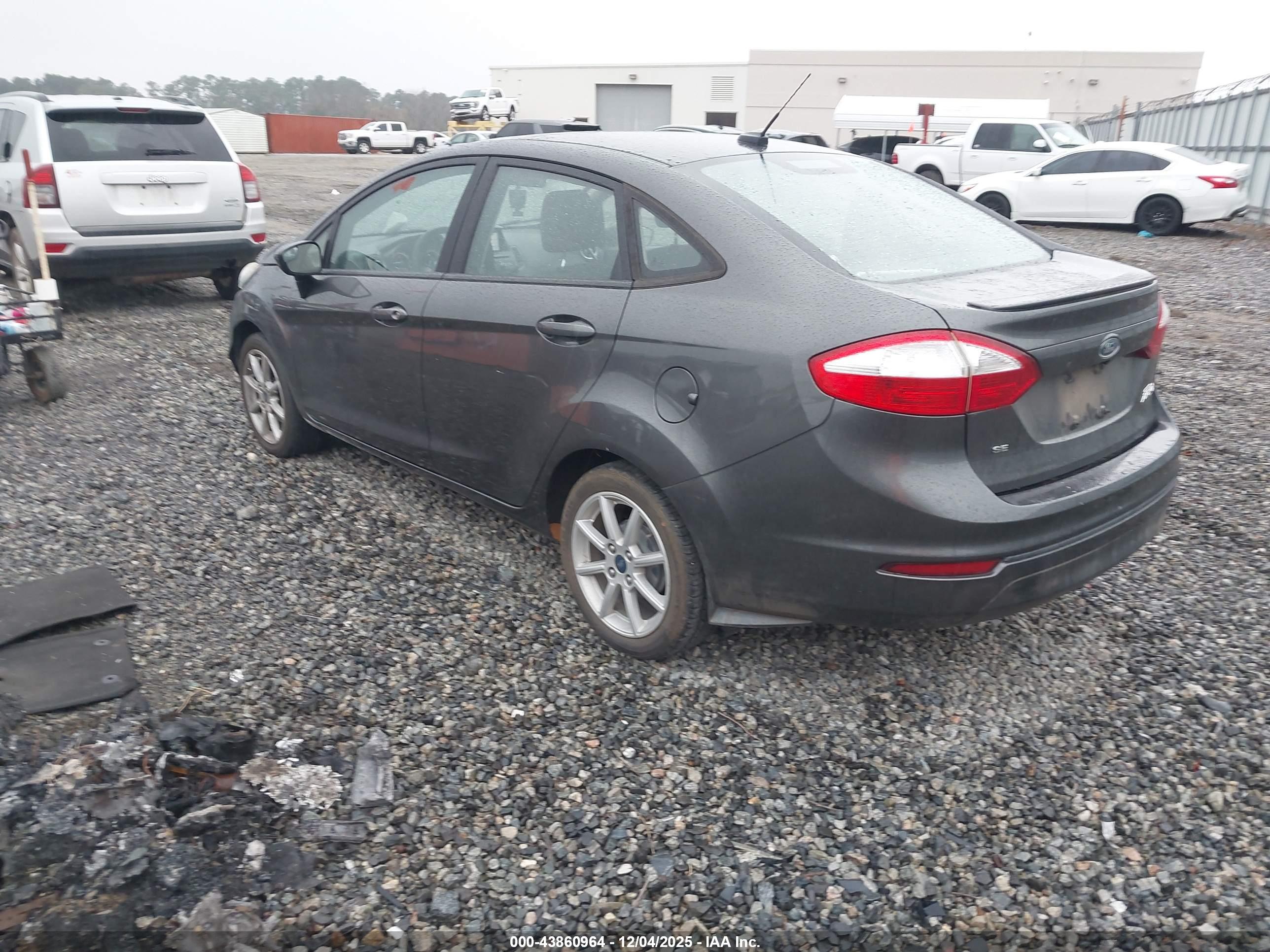 FORD FIESTA image 3