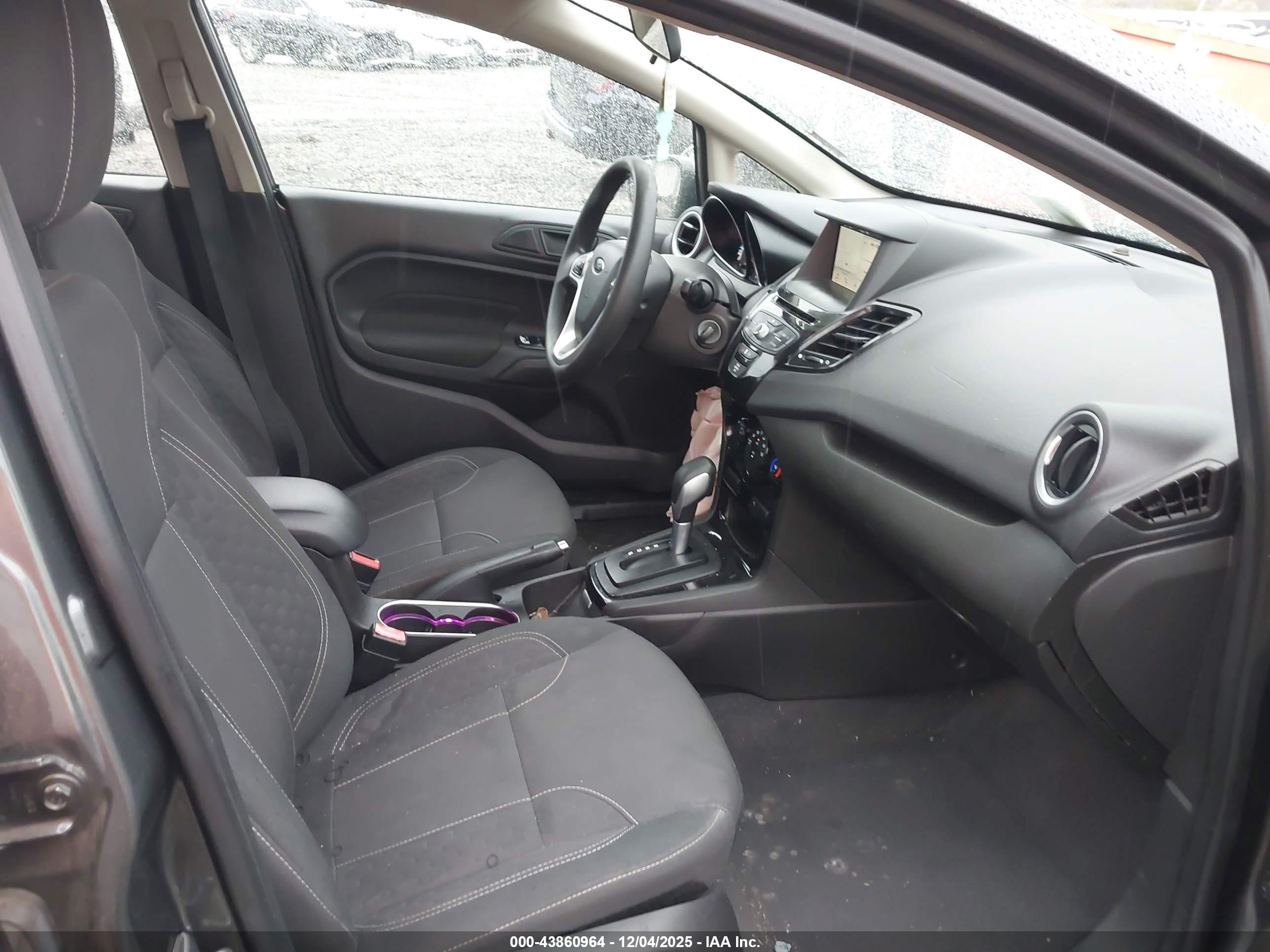 FORD FIESTA image 5
