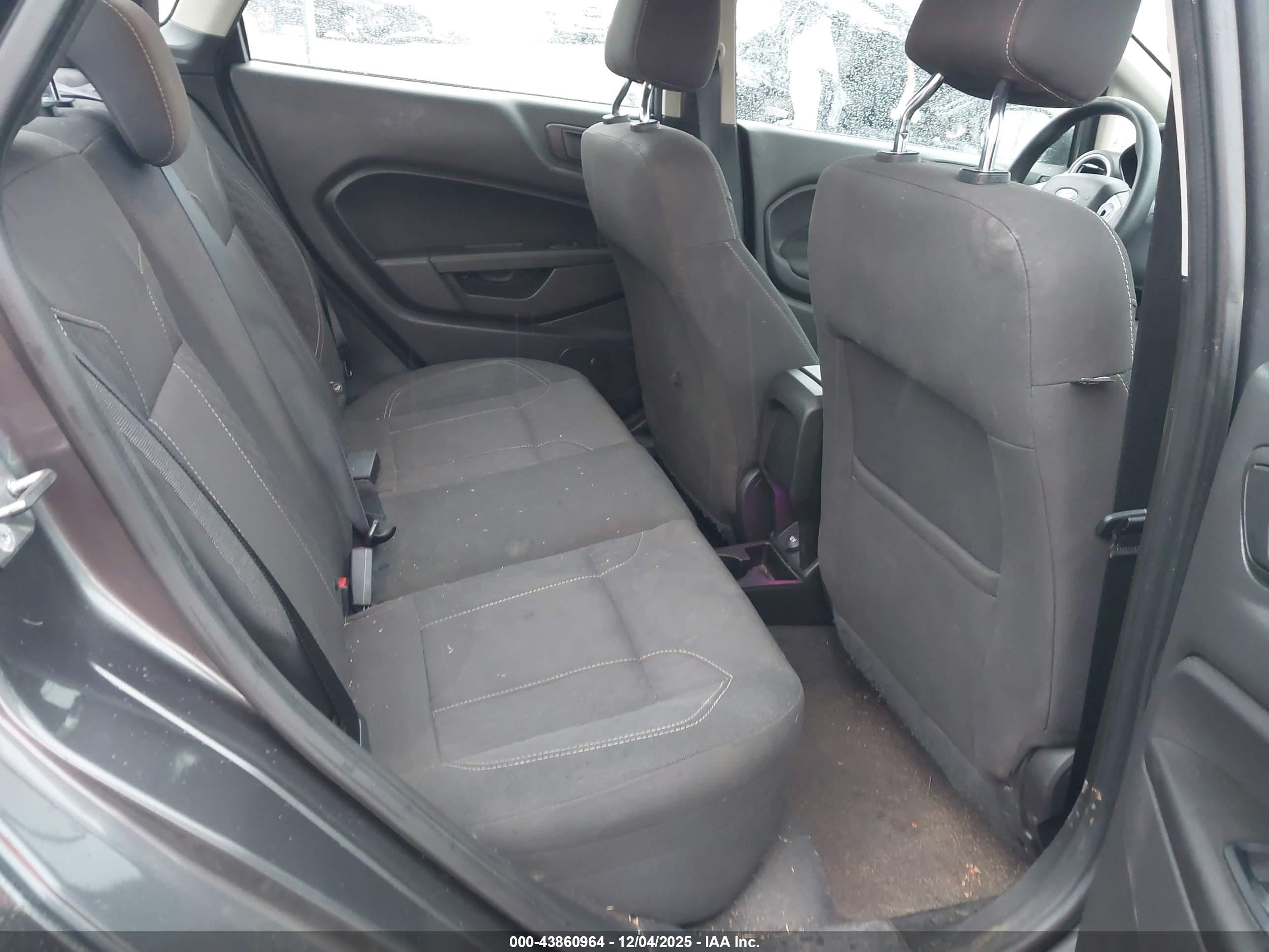 FORD FIESTA image 8