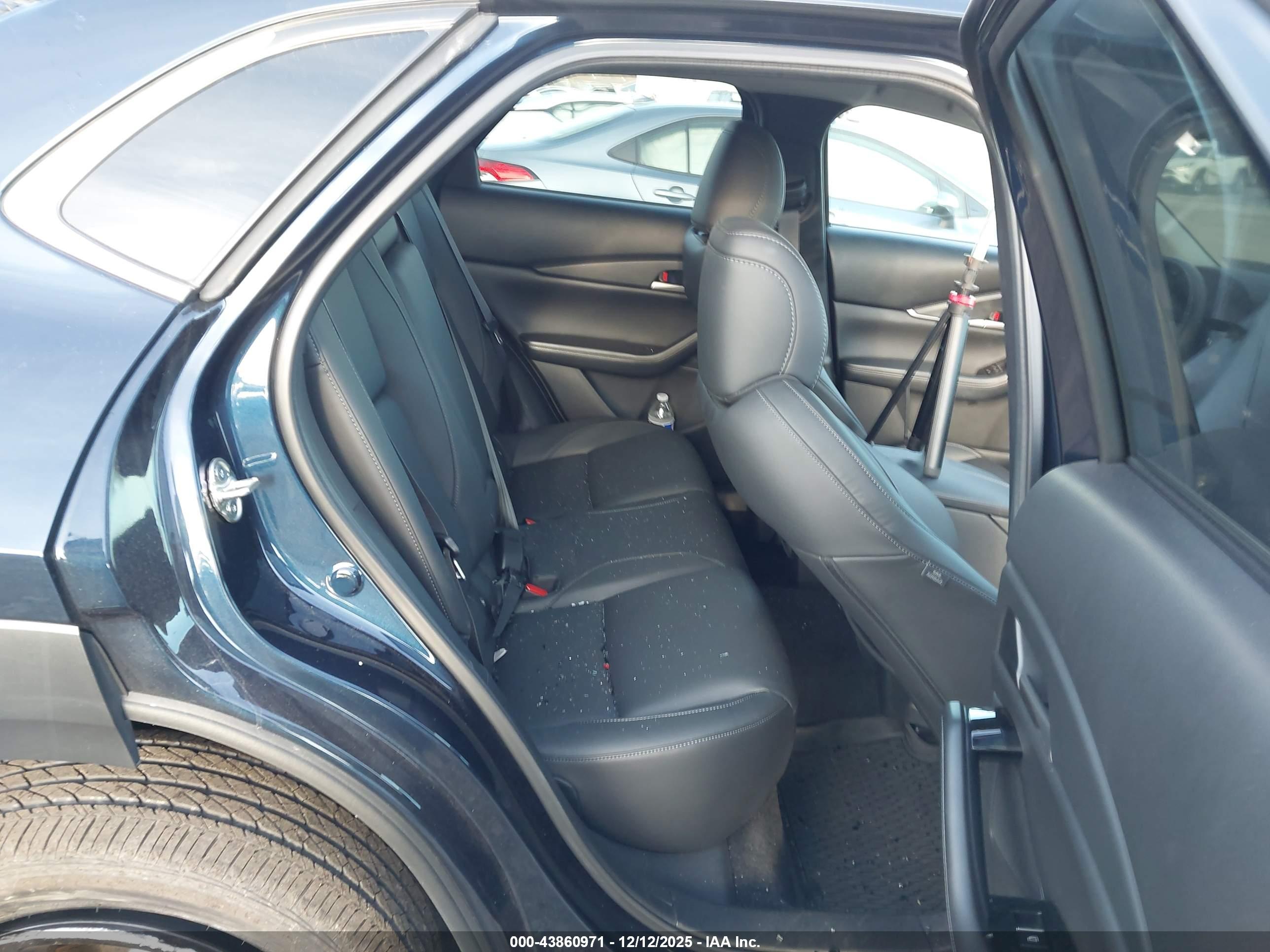 MAZDA CX-30 image 8