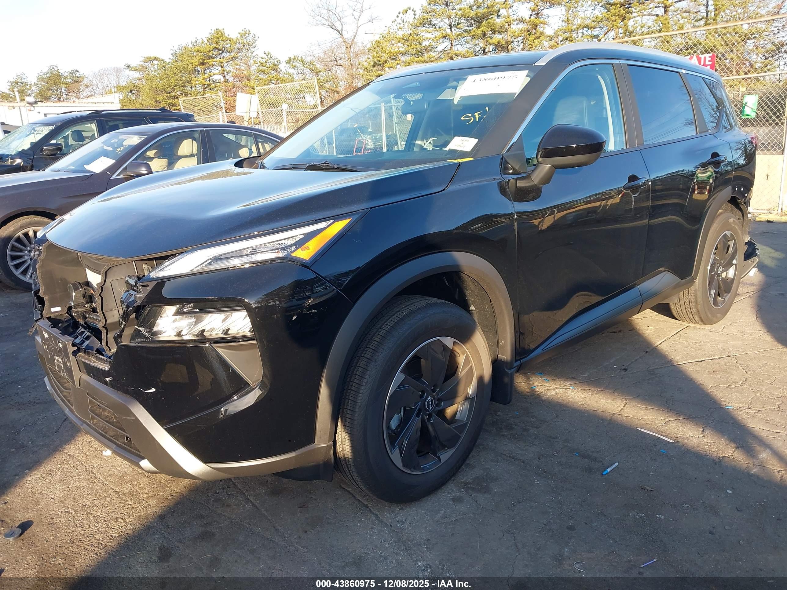 NISSAN ROGUE image 2