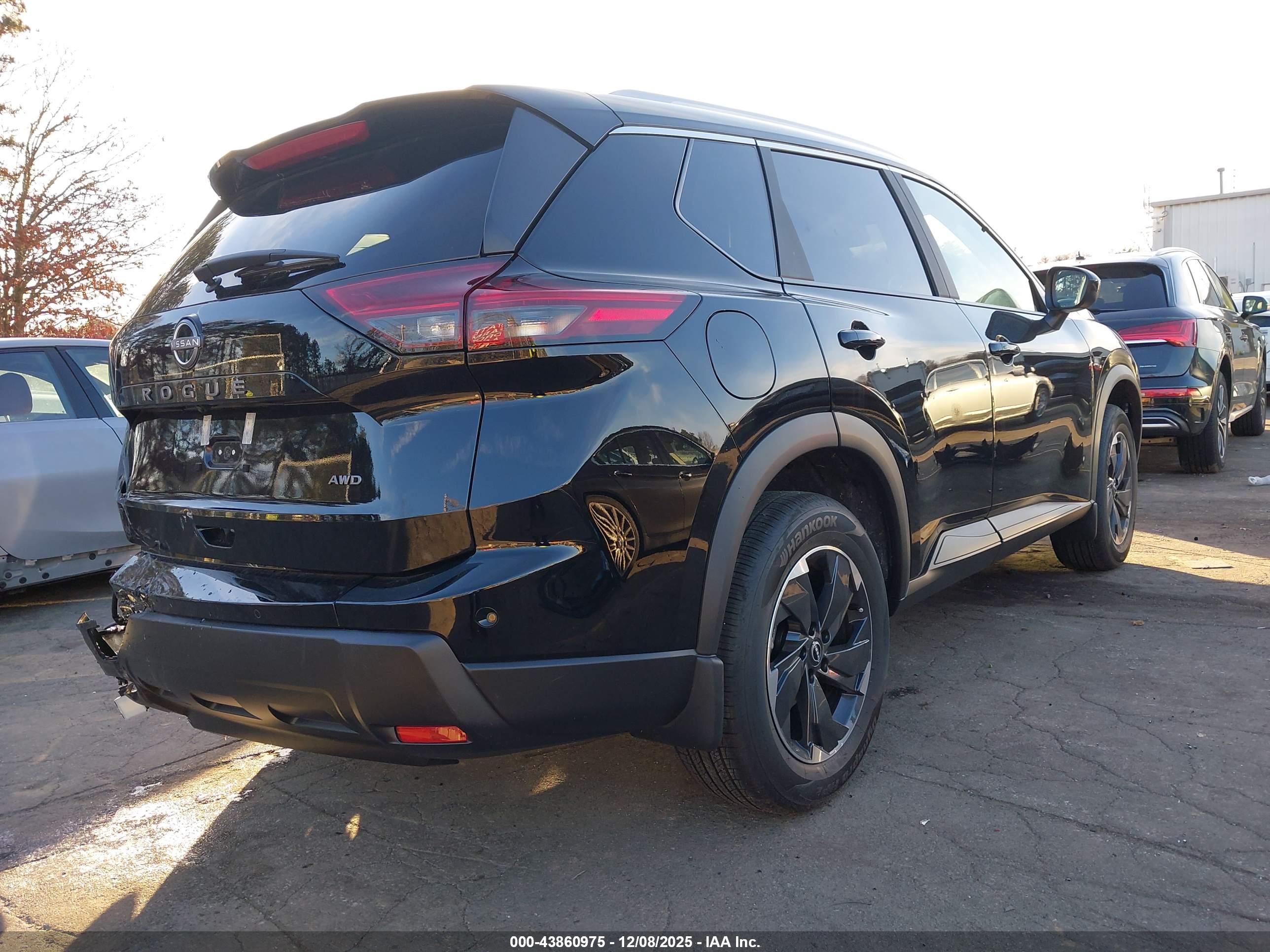 NISSAN ROGUE image 4