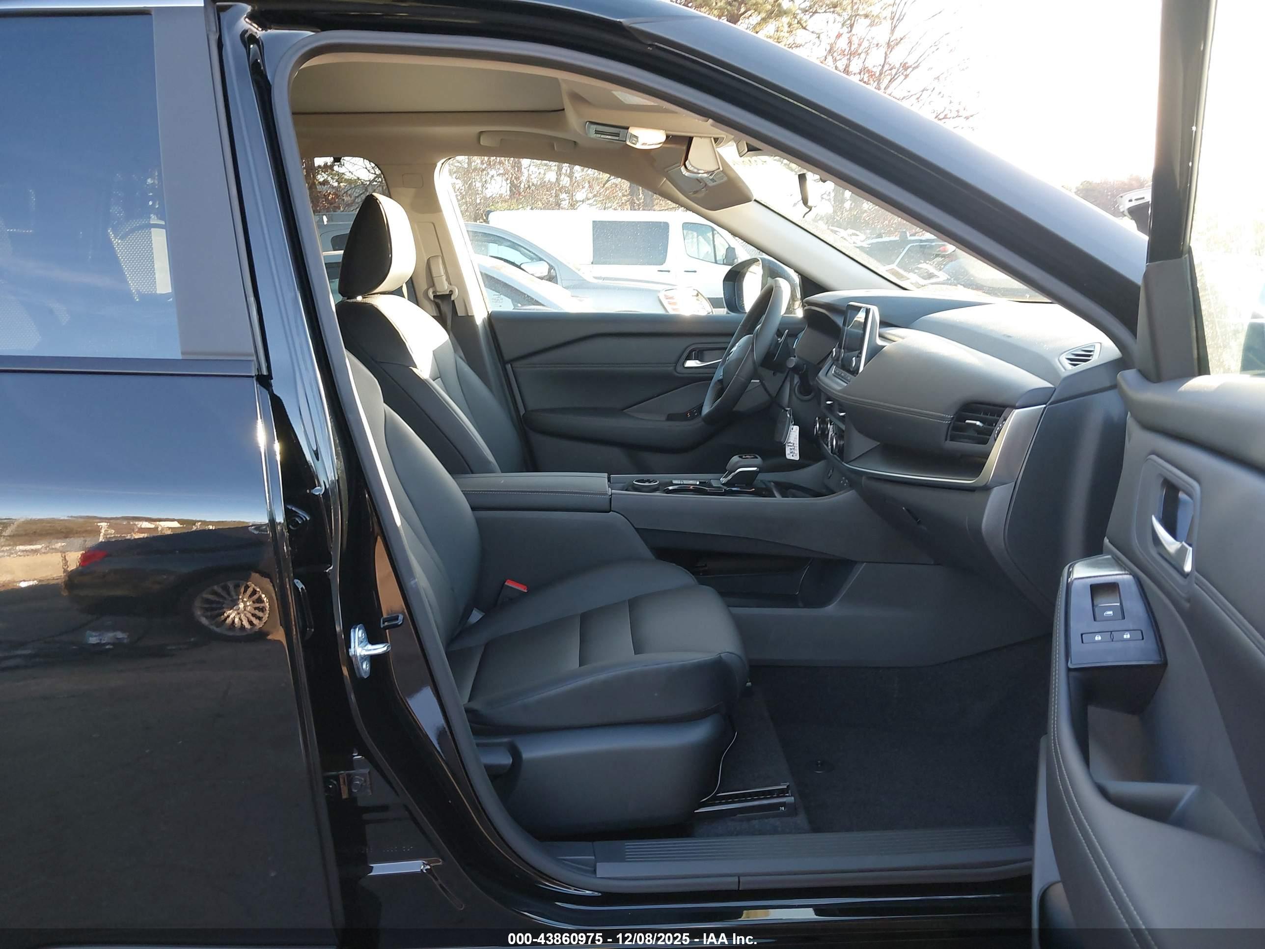 NISSAN ROGUE image 5