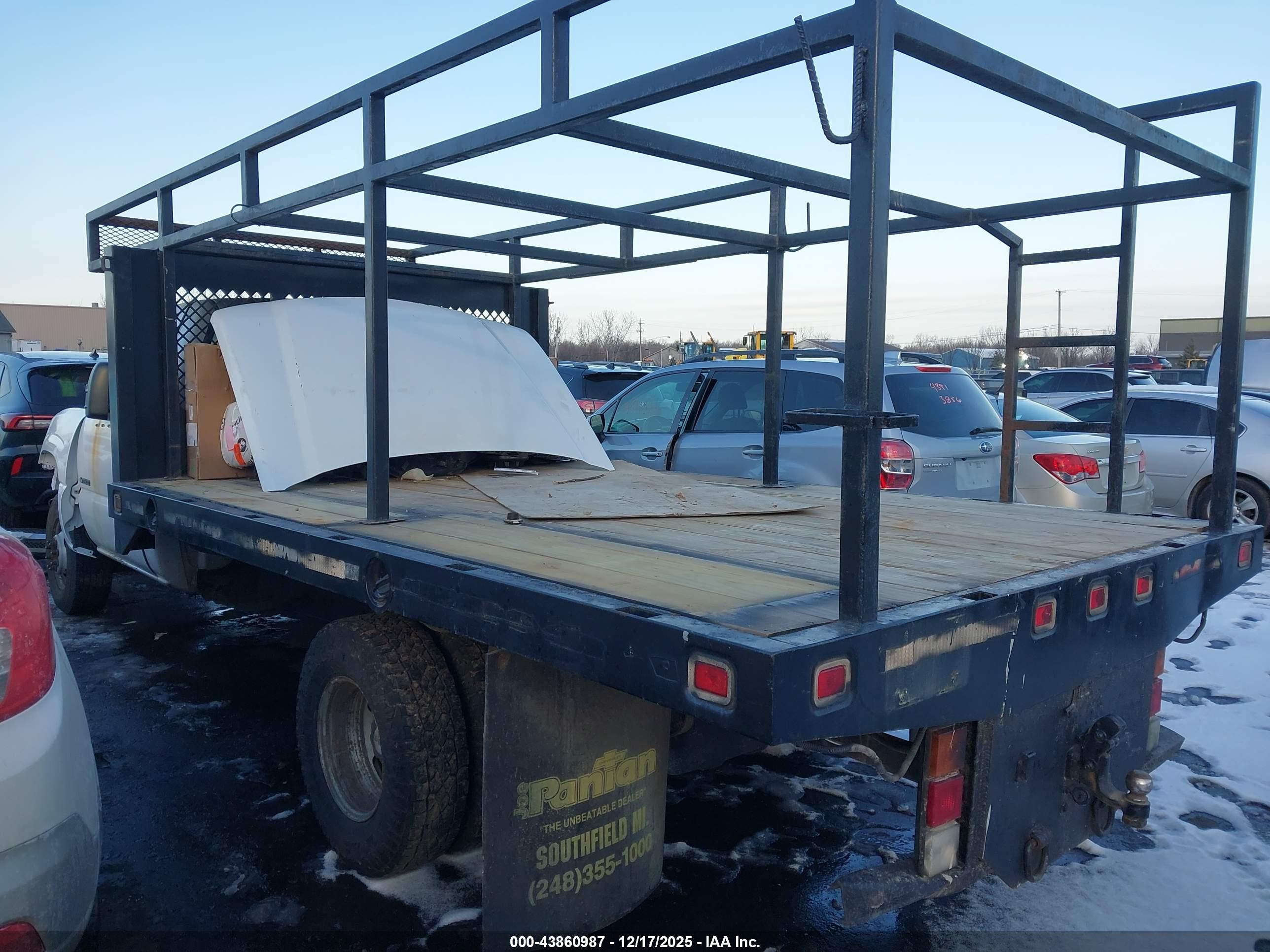 CHEVROLET SILVERADO image 3