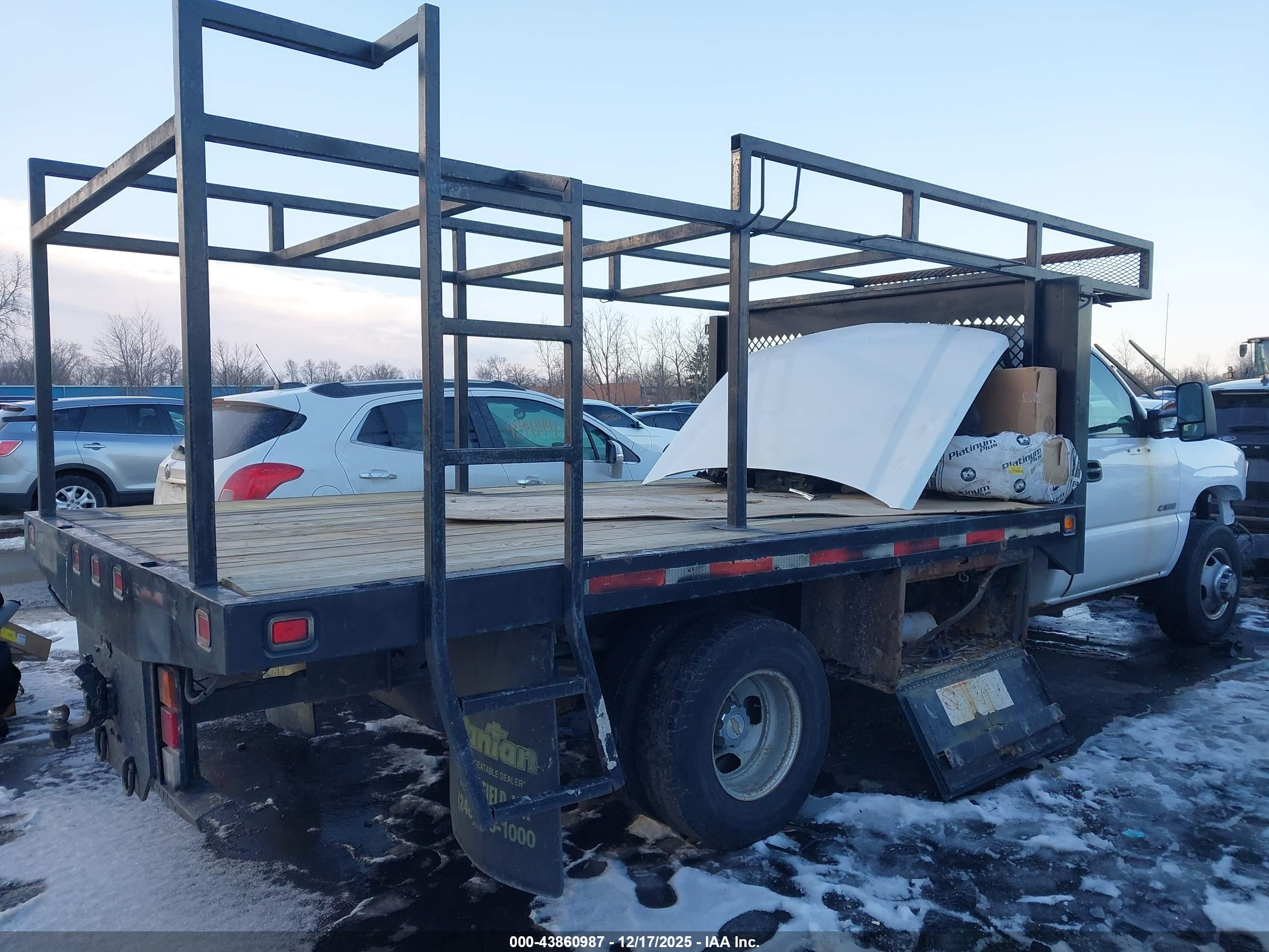 CHEVROLET SILVERADO image 4