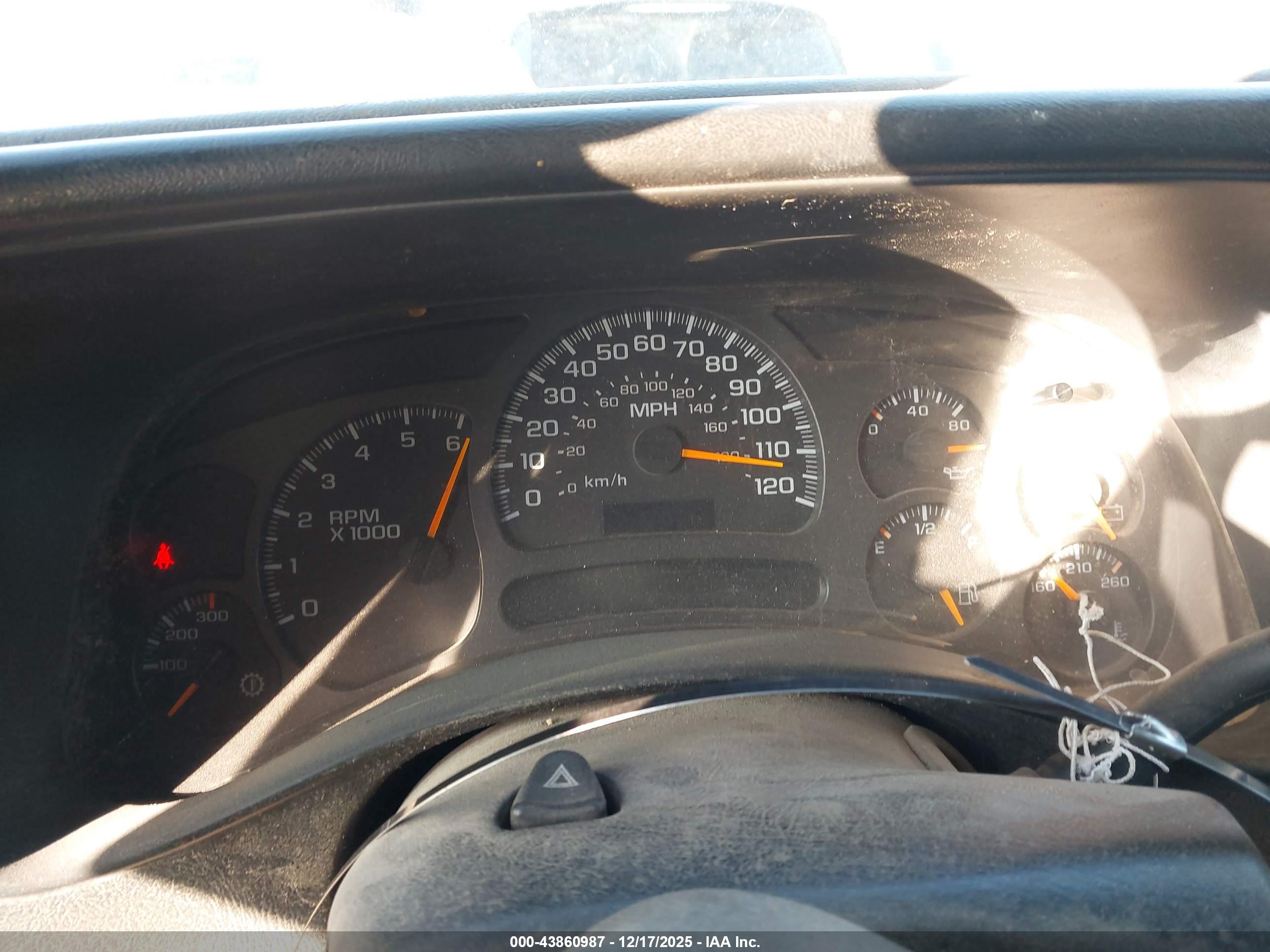 CHEVROLET SILVERADO image 6