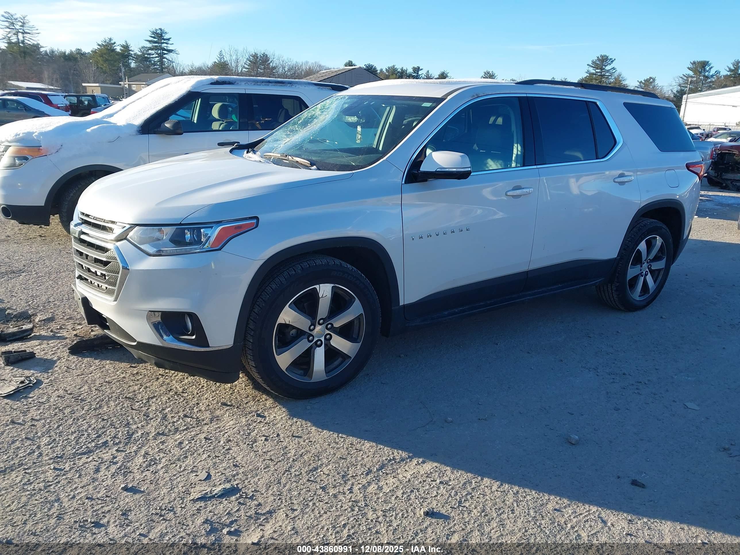 CHEVROLET TRAVERSE image 2