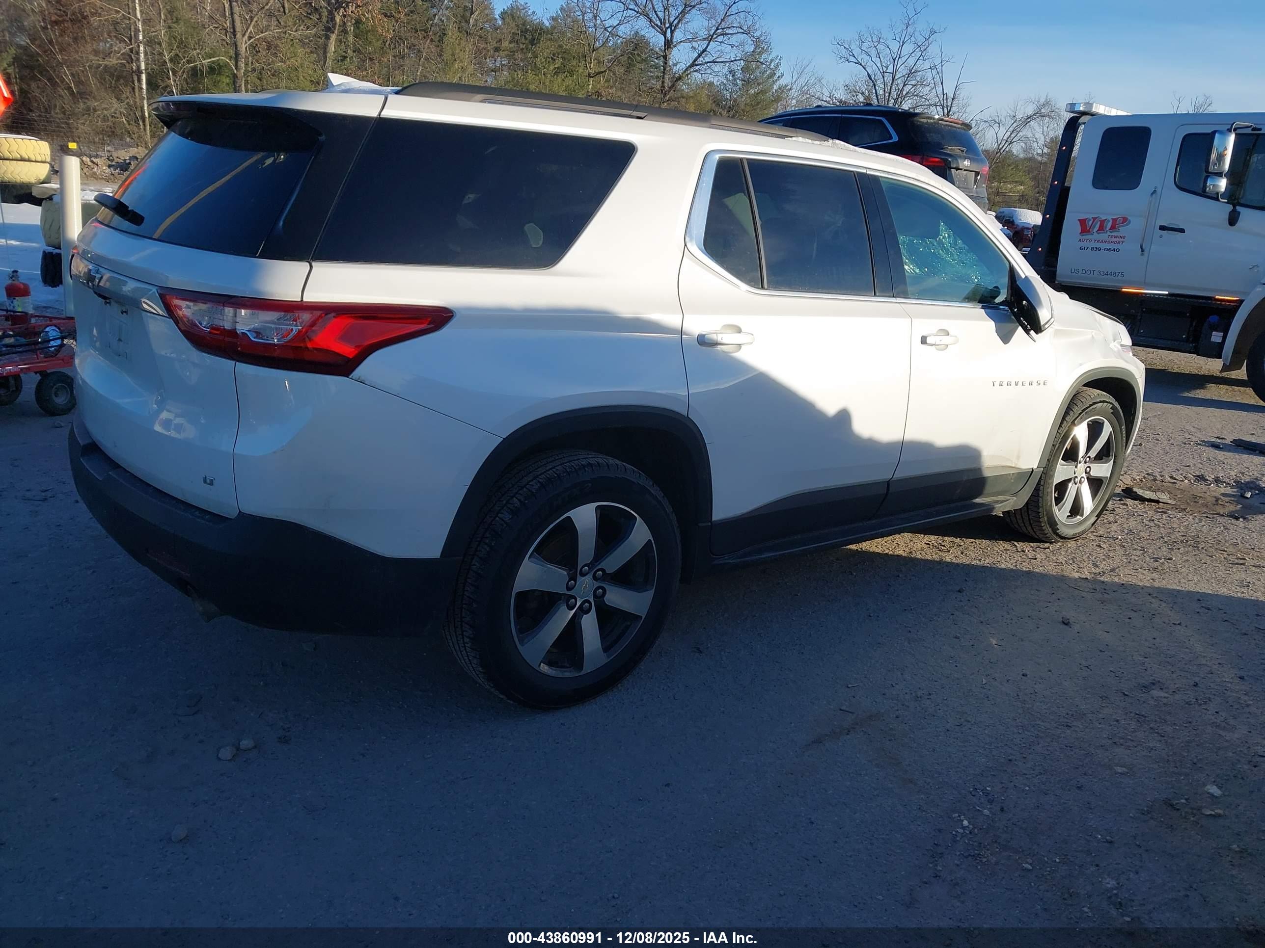 CHEVROLET TRAVERSE image 4