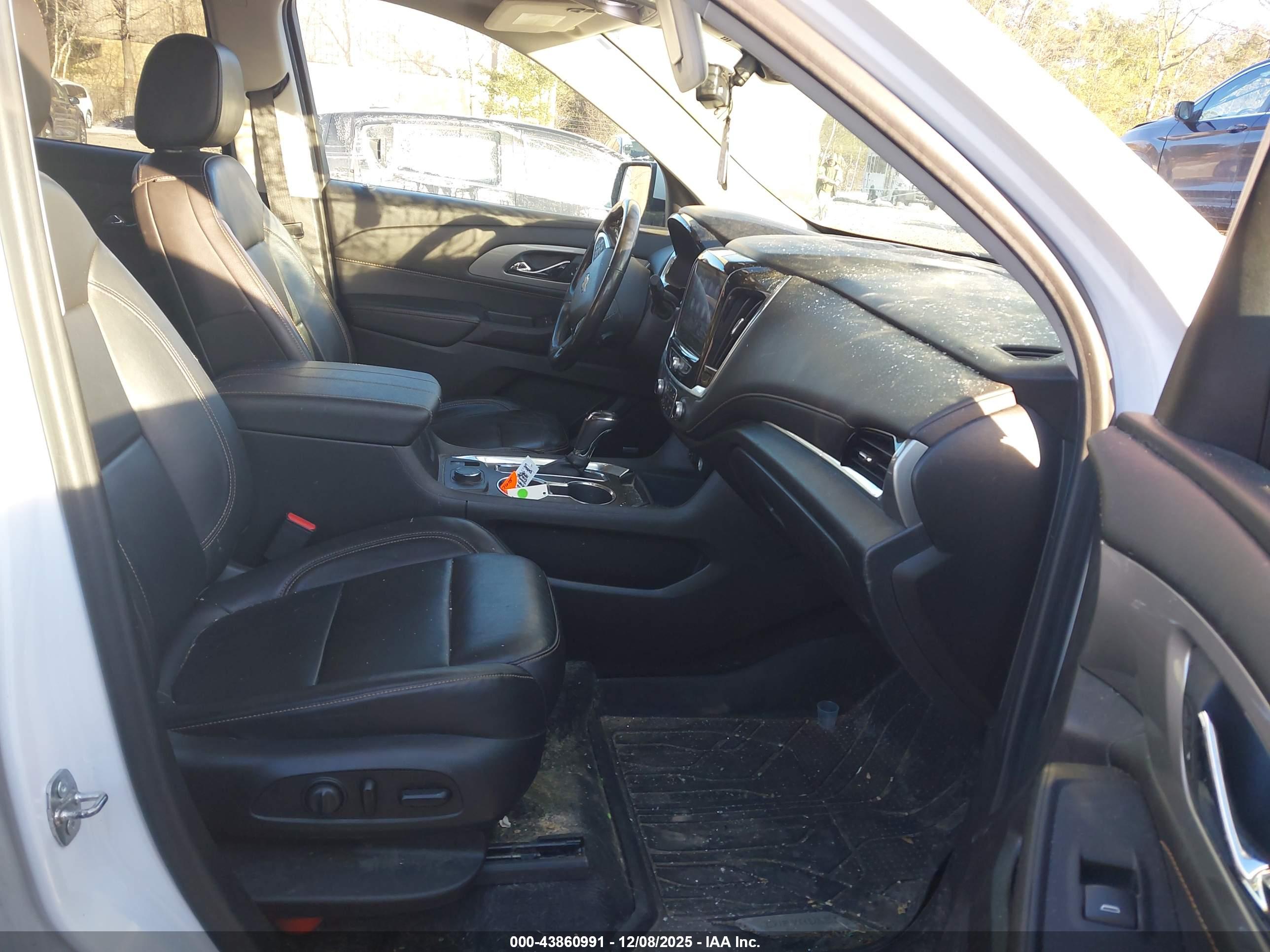 CHEVROLET TRAVERSE image 5